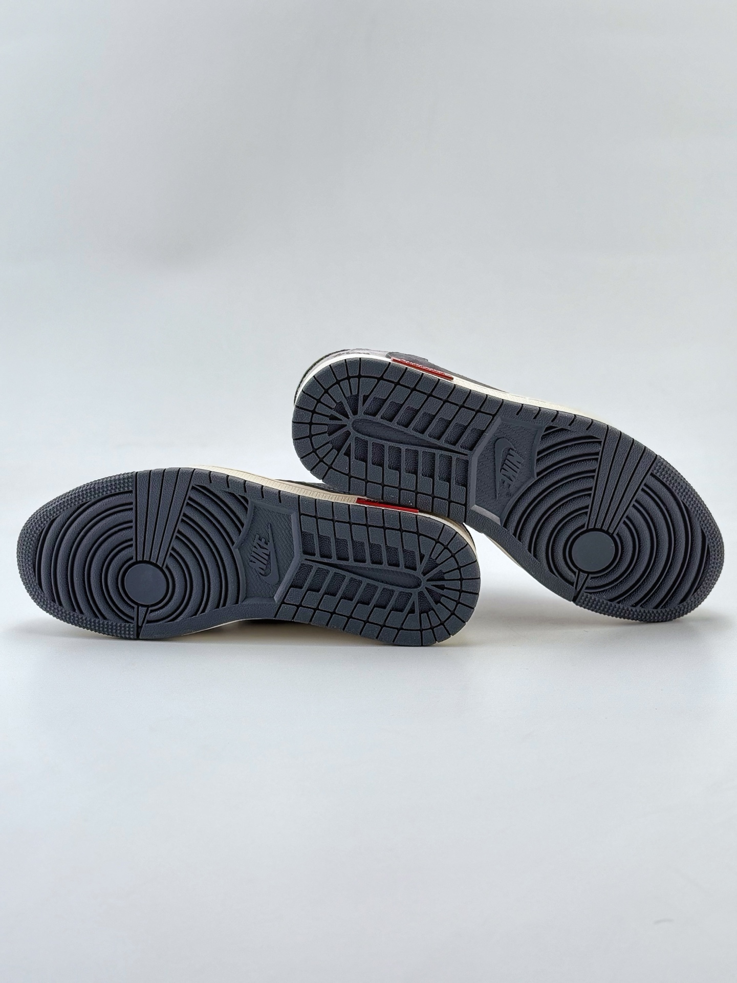 Travis Scott x Nike Air Jordan 1 Low x Stussy Air Jordan 1 Low 反转白灰黑小钩翻毛倒钩 SJ2068-140
