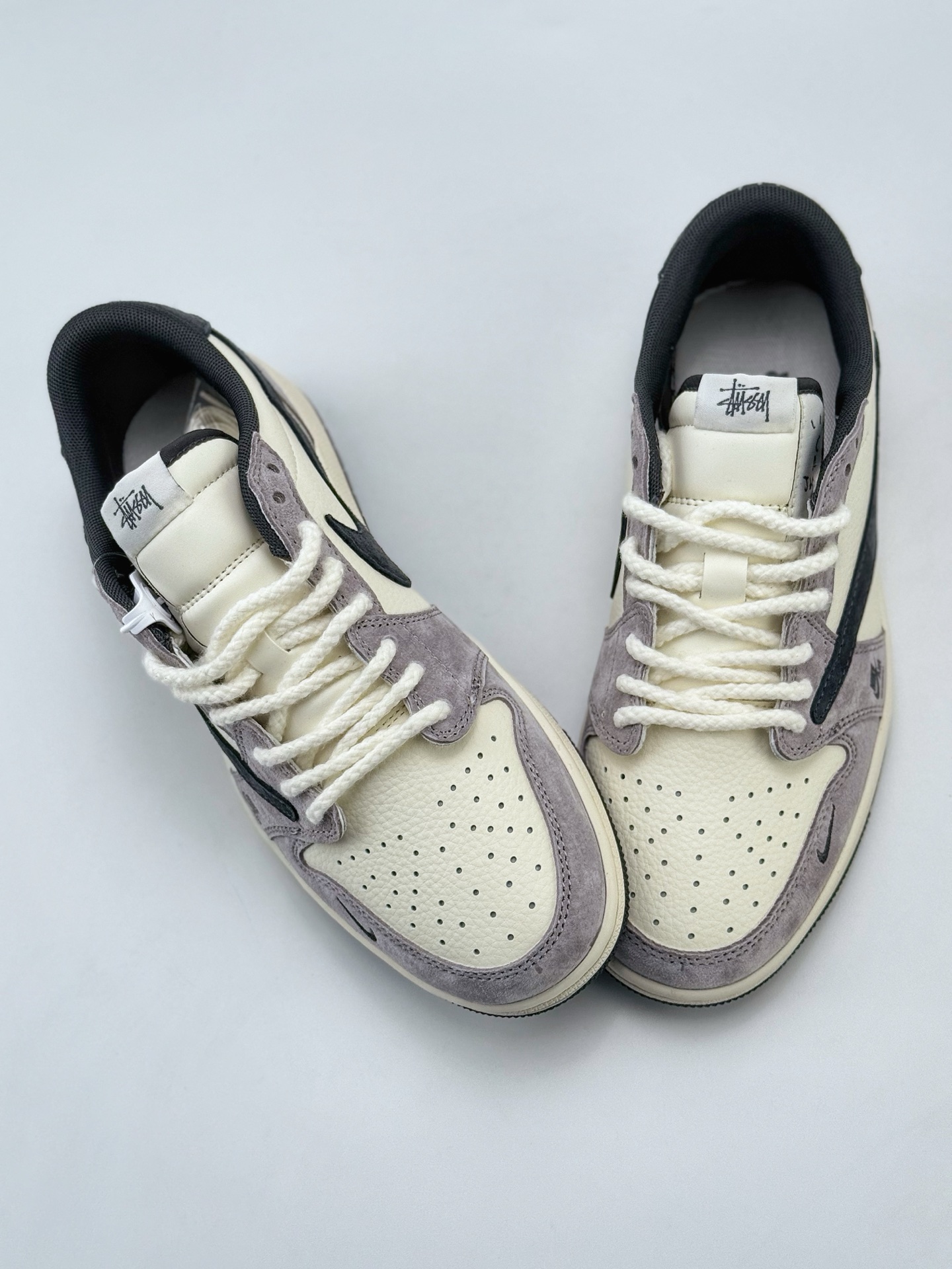 Travis Scott x Nike Air Jordan 1 Low x Stussy Air Jordan 1 Low 反转白灰黑小钩翻毛倒钩 SJ2068-140