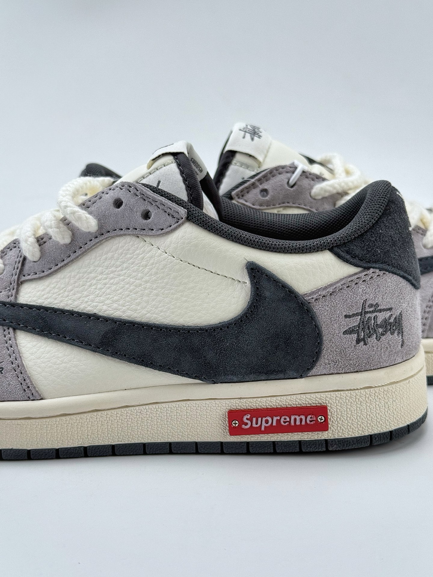 Travis Scott x Nike Air Jordan 1 Low x Stussy Air Jordan 1 Low 反转白灰黑小钩翻毛倒钩 SJ2068-140