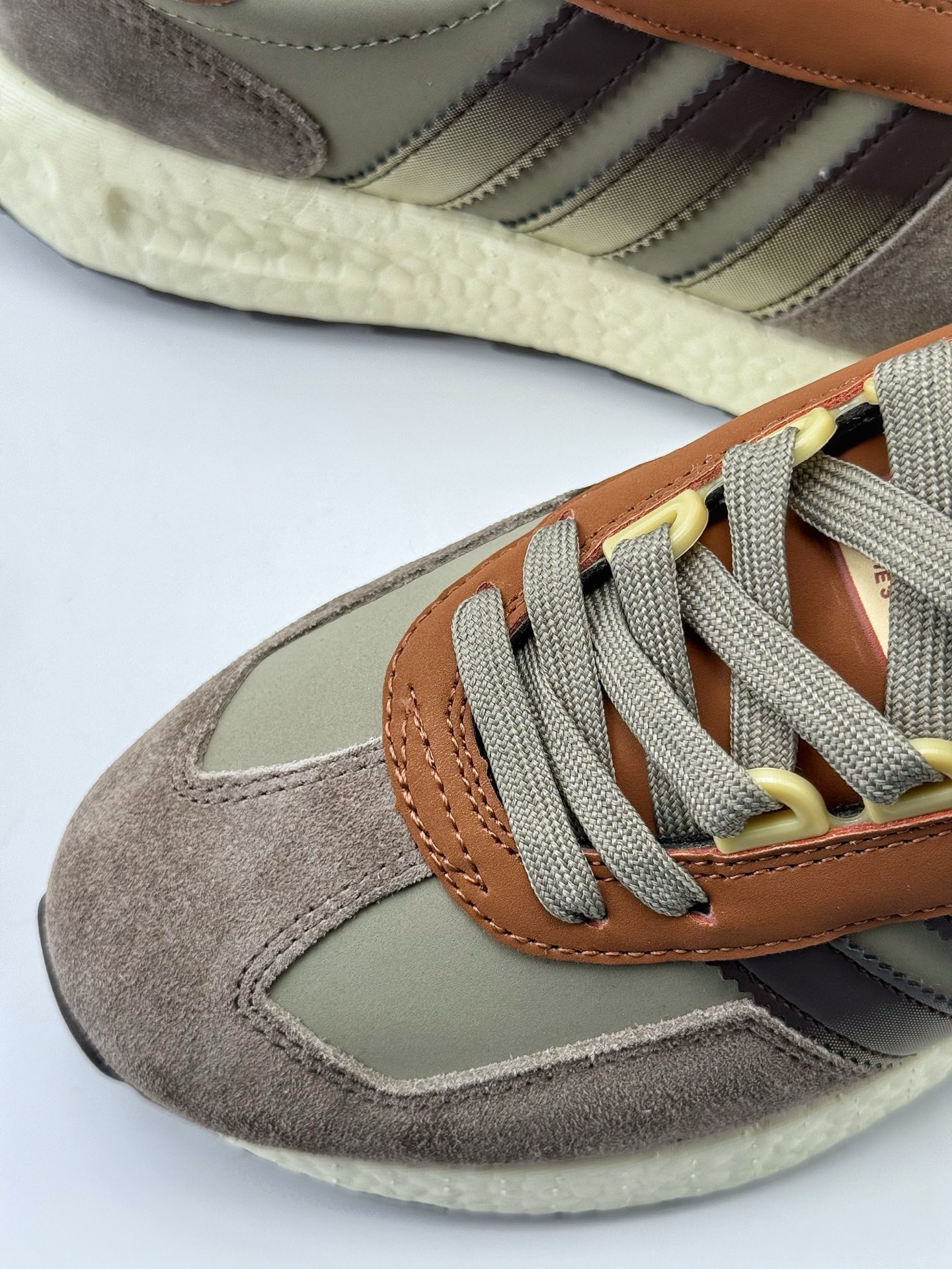 adidas Racing E5 Boost Prototype 速度轻盈复古系列 百搭透气运动慢跑鞋 JH7190