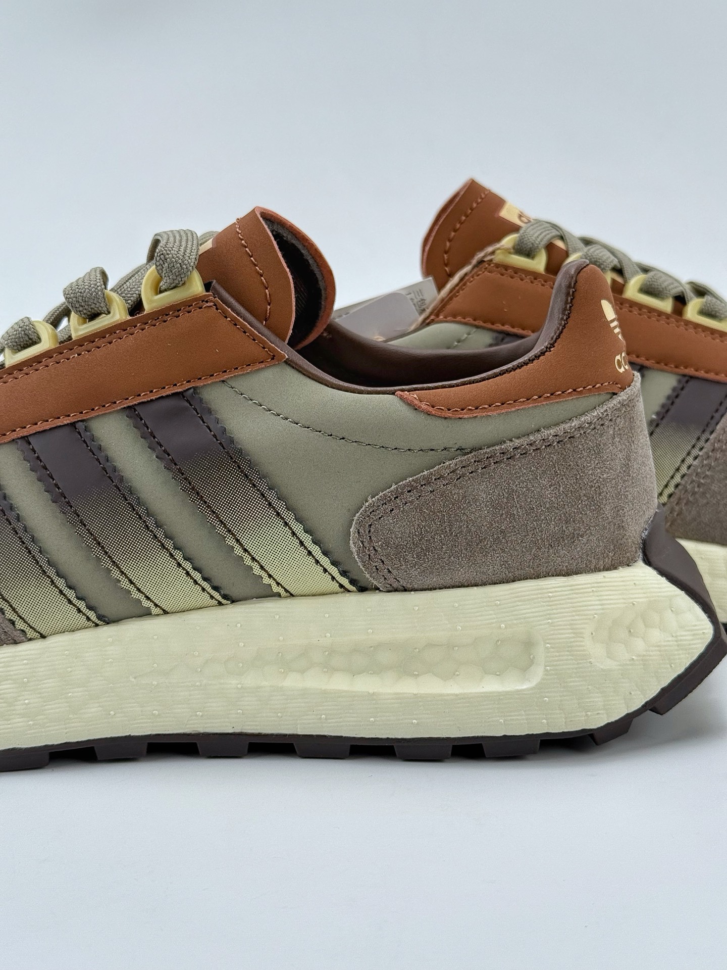 adidas Racing E5 Boost Prototype 速度轻盈复古系列 百搭透气运动慢跑鞋 JH7190