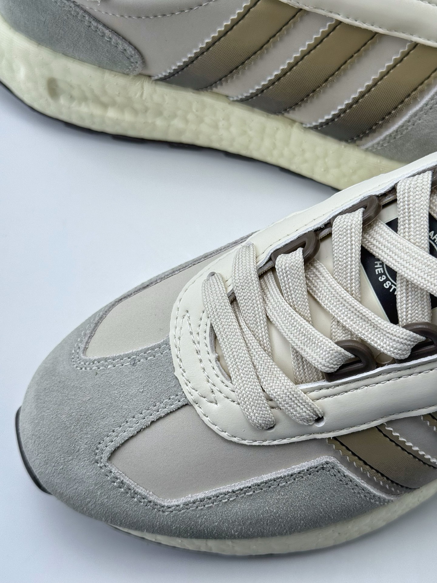 adidas Racing E5 Boost Prototype 速度轻盈复古系列 百搭透气运动慢跑鞋 JH7189