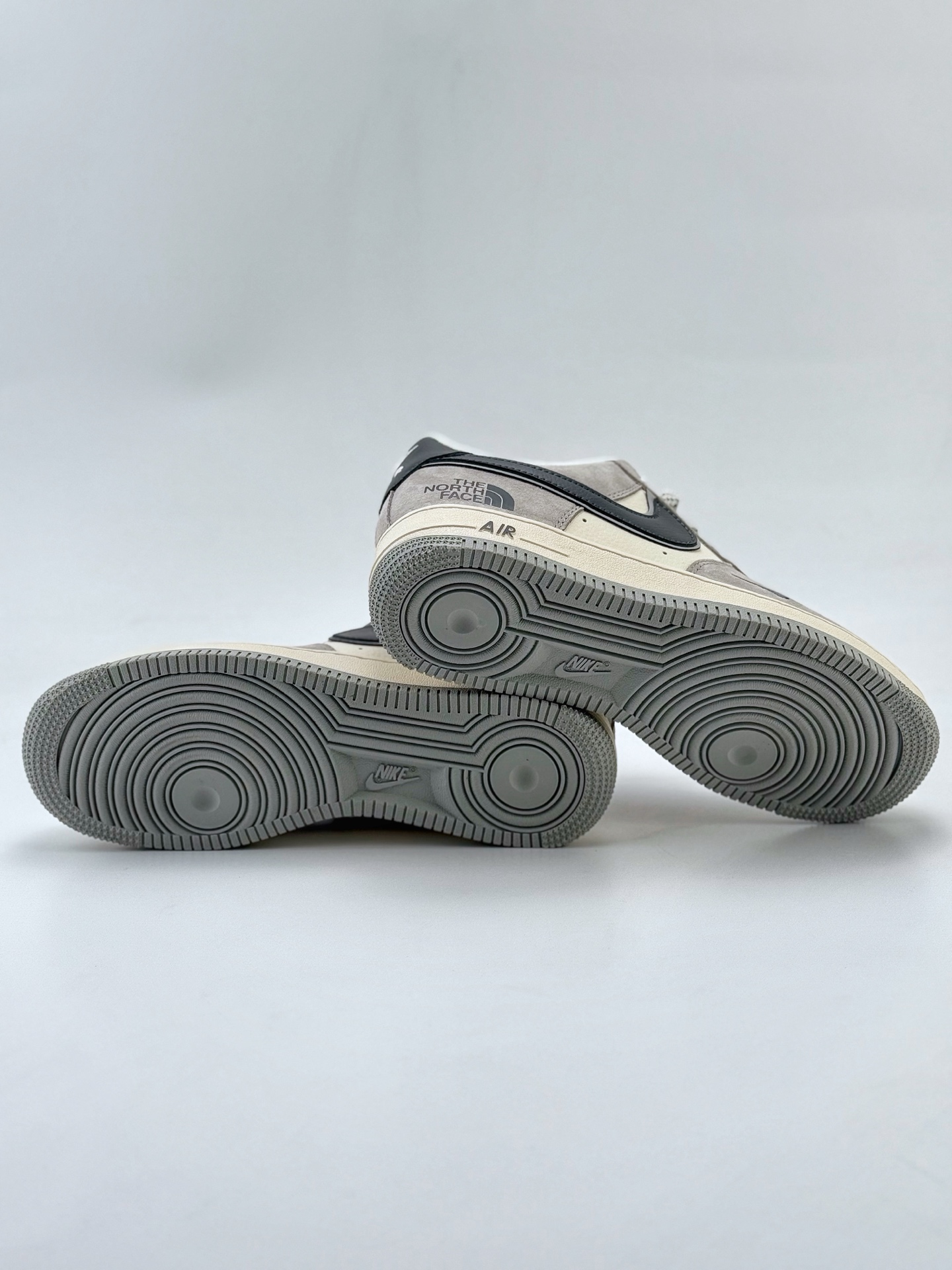 Nike Air Force 1 Low 07 x The North Face 灰白黑小钩满天星  XZ6188-760