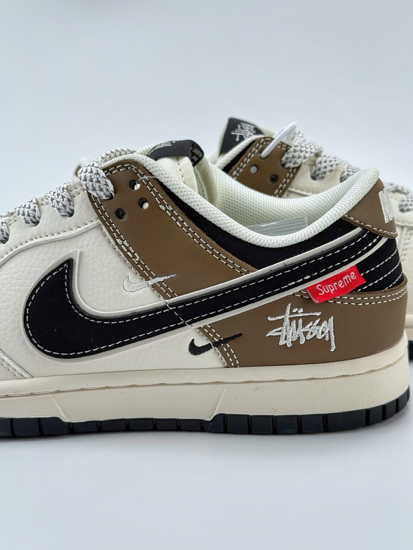 Nike SB Dunk Low x Stussy x Supreme 白棕黑三小钩满天星 XS6089-502