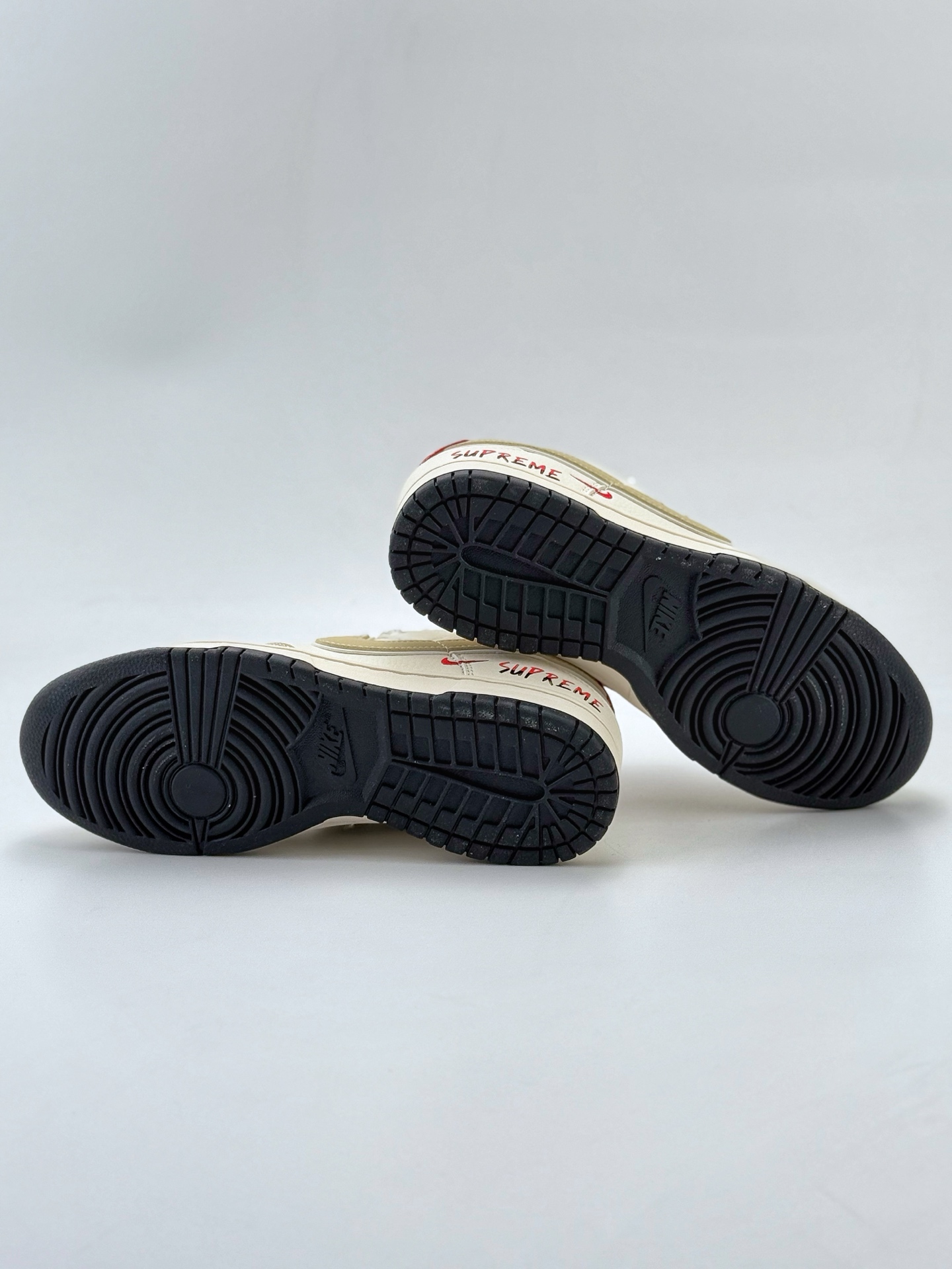 Nike SB Dunk Low x Supreme 白黄红三小钩满天星  XS6089-506