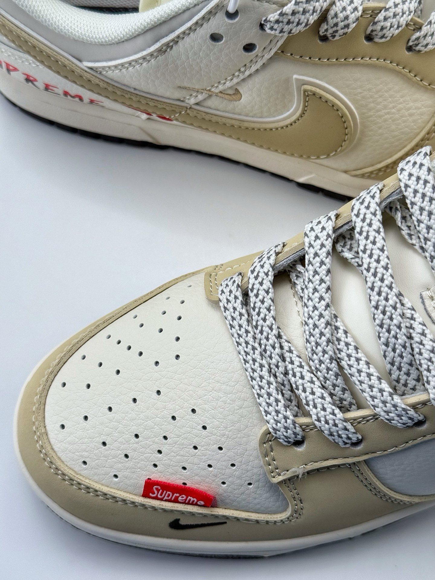 Nike SB Dunk Low x Supreme 白黄红三小钩满天星  XS6089-506