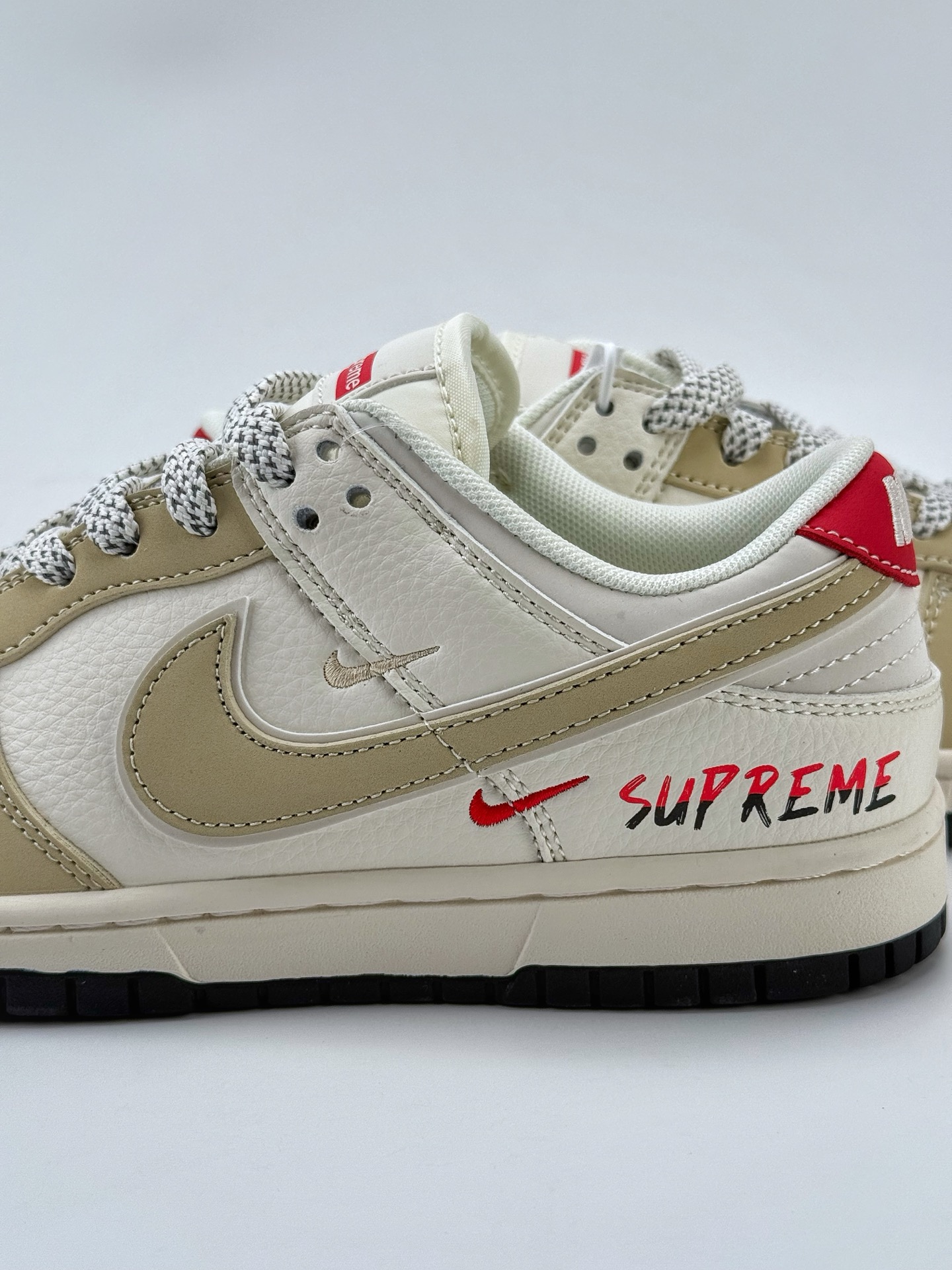 Nike SB Dunk Low x Supreme 白黄红三小钩满天星  XS6089-506