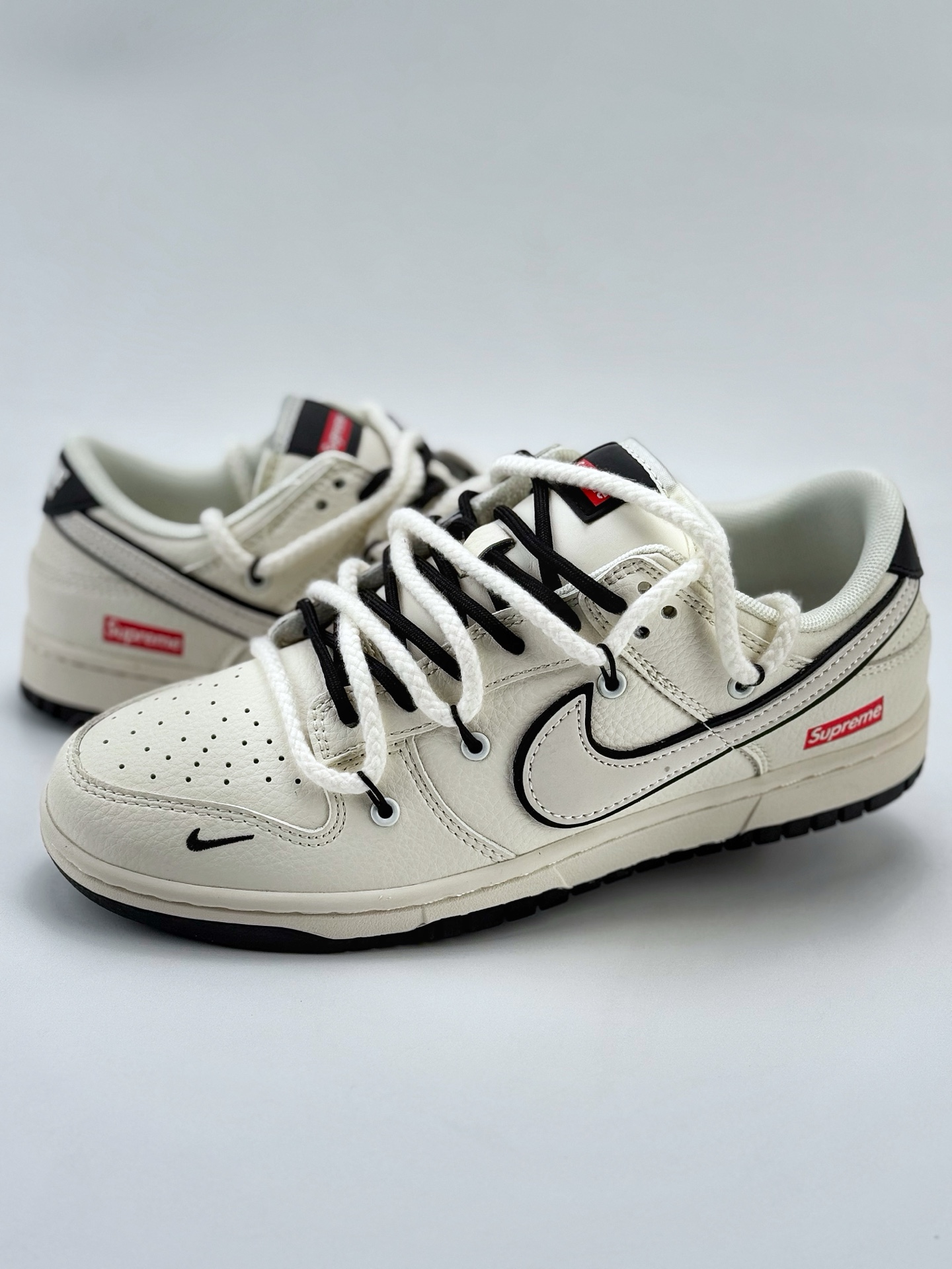 Nike SB Dunk Low x Supreme 白黑小钩绑带  YX5066-259