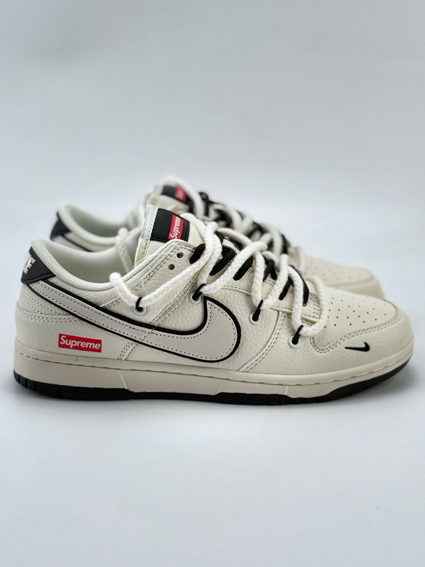 Nike SB Dunk Low x Supreme 白黑小钩绑带  YX5066-259