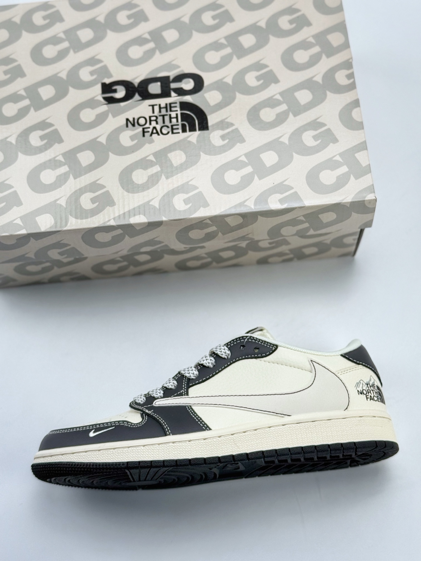 Travis Scott x Nike Air Jordan 1 Low x The North Face Air Jordan 1 Low 反转白黑小钩满天星倒钩 XS6089-509