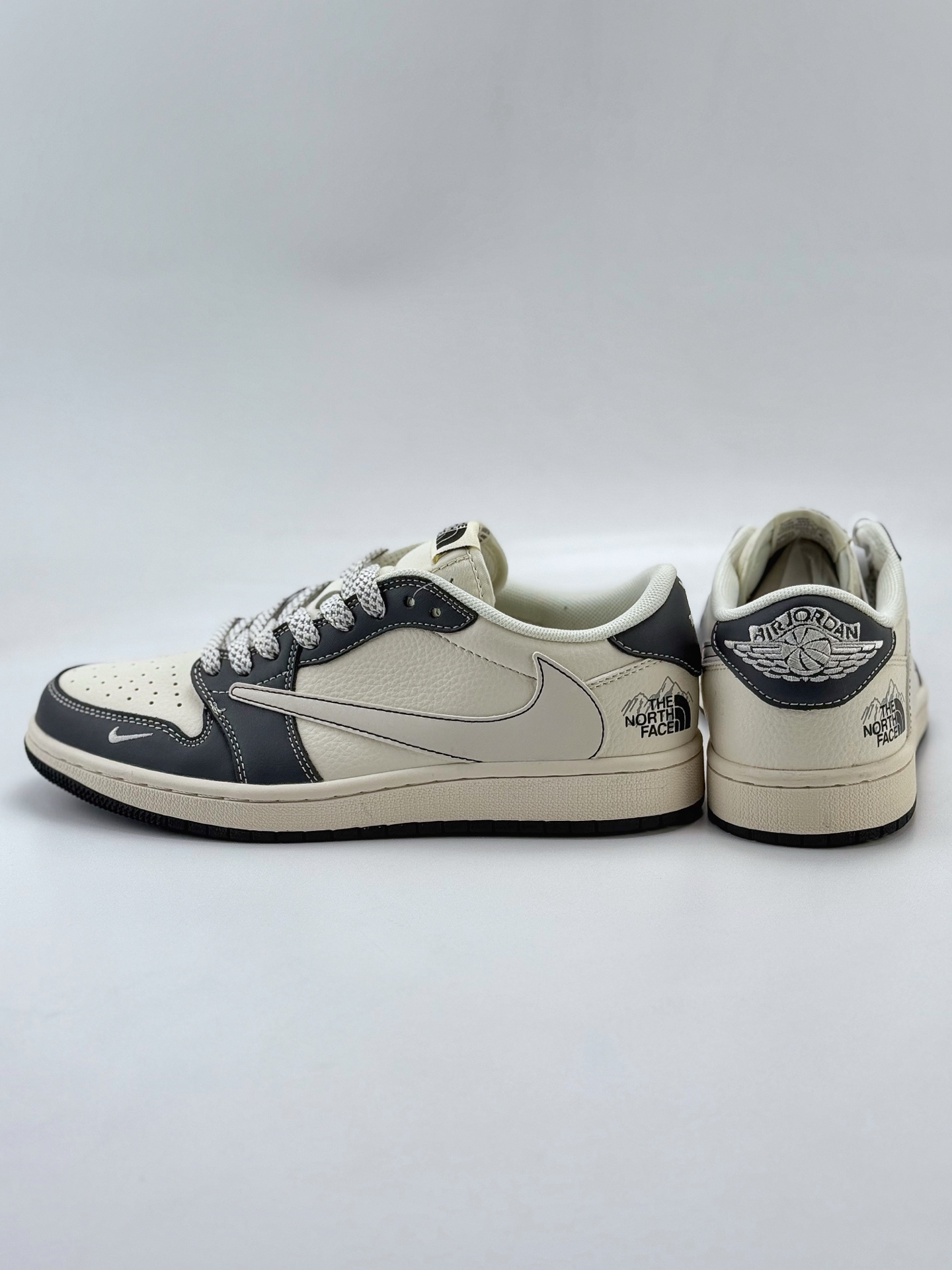 Travis Scott x Nike Air Jordan 1 Low x The North Face Air Jordan 1 Low 反转白黑小钩满天星倒钩 XS6089-509