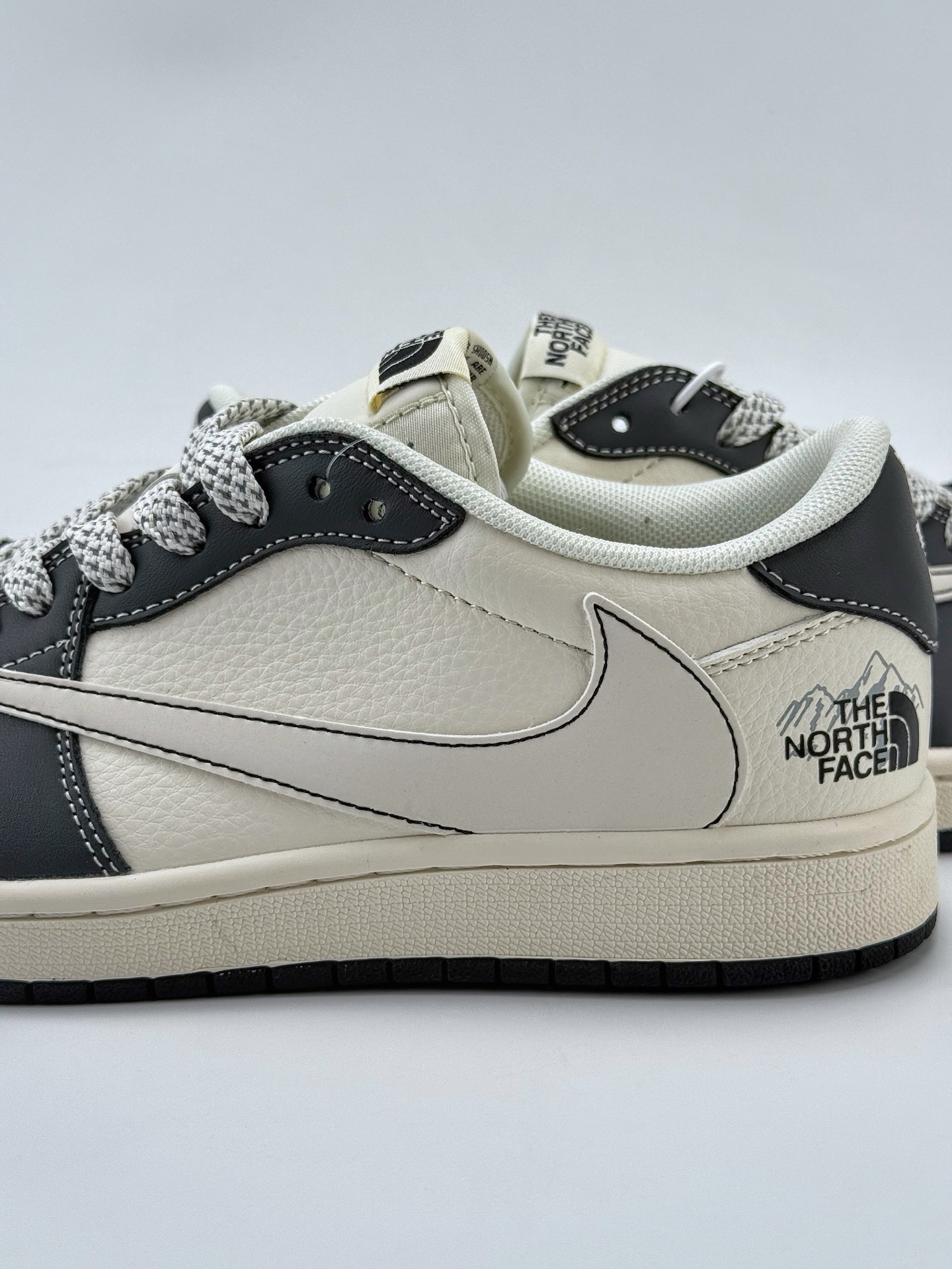 Travis Scott x Nike Air Jordan 1 Low x The North Face Air Jordan 1 Low 反转白黑小钩满天星倒钩 XS6089-509