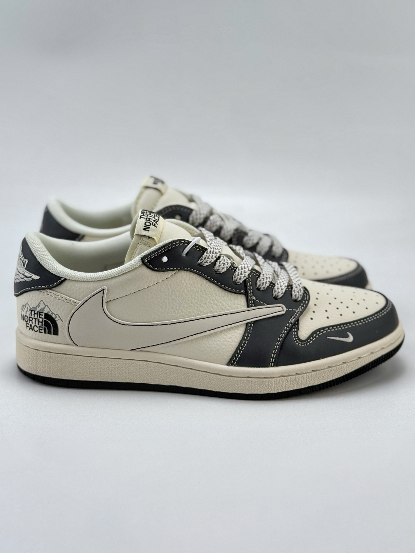 Travis Scott x Nike Air Jordan 1 Low x The North Face Air Jordan 1 Low 反转白黑小钩满天星倒钩 XS6089-509