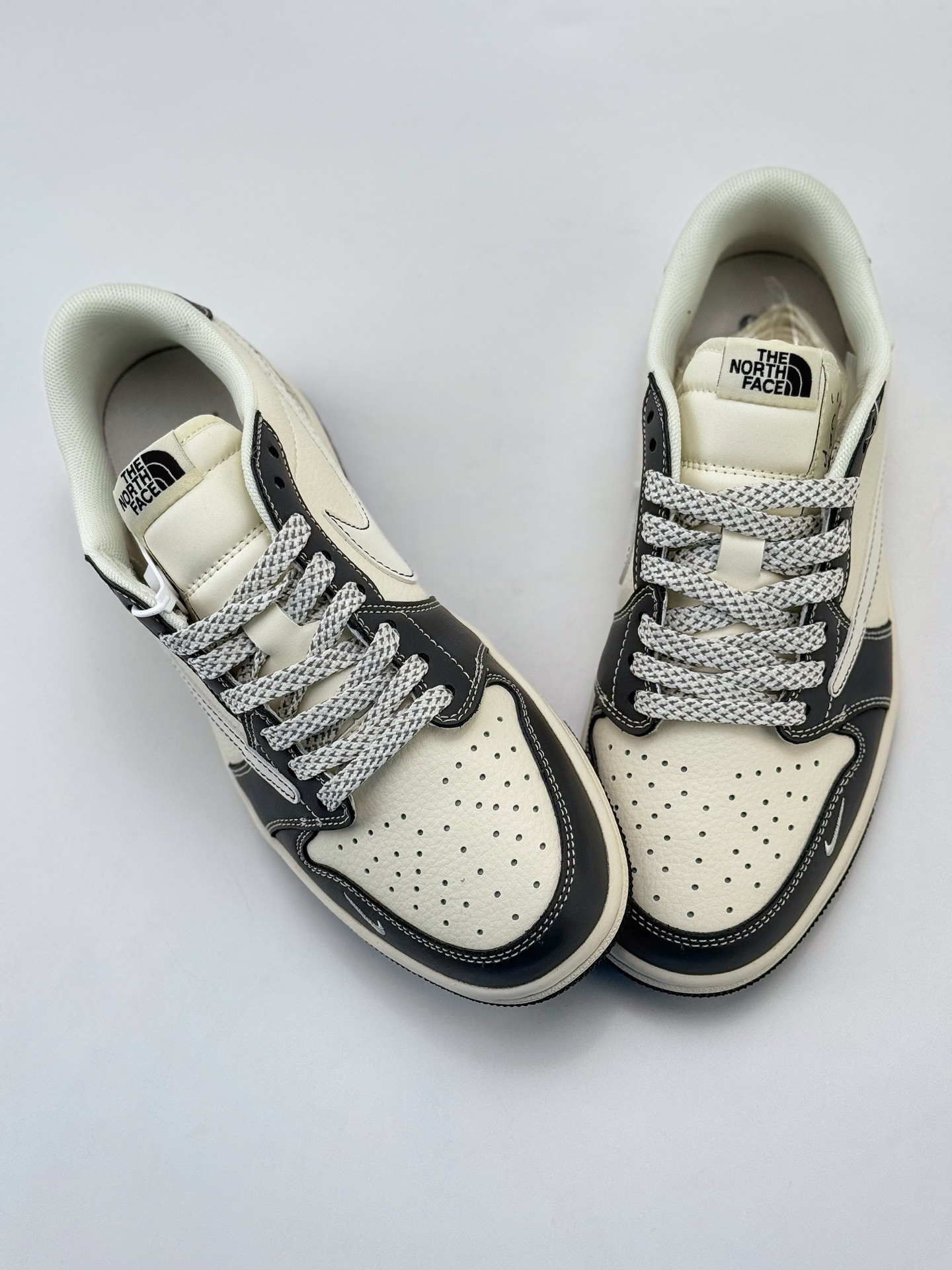 Travis Scott x Nike Air Jordan 1 Low x The North Face Air Jordan 1 Low 反转白黑小钩满天星倒钩 XS6089-509