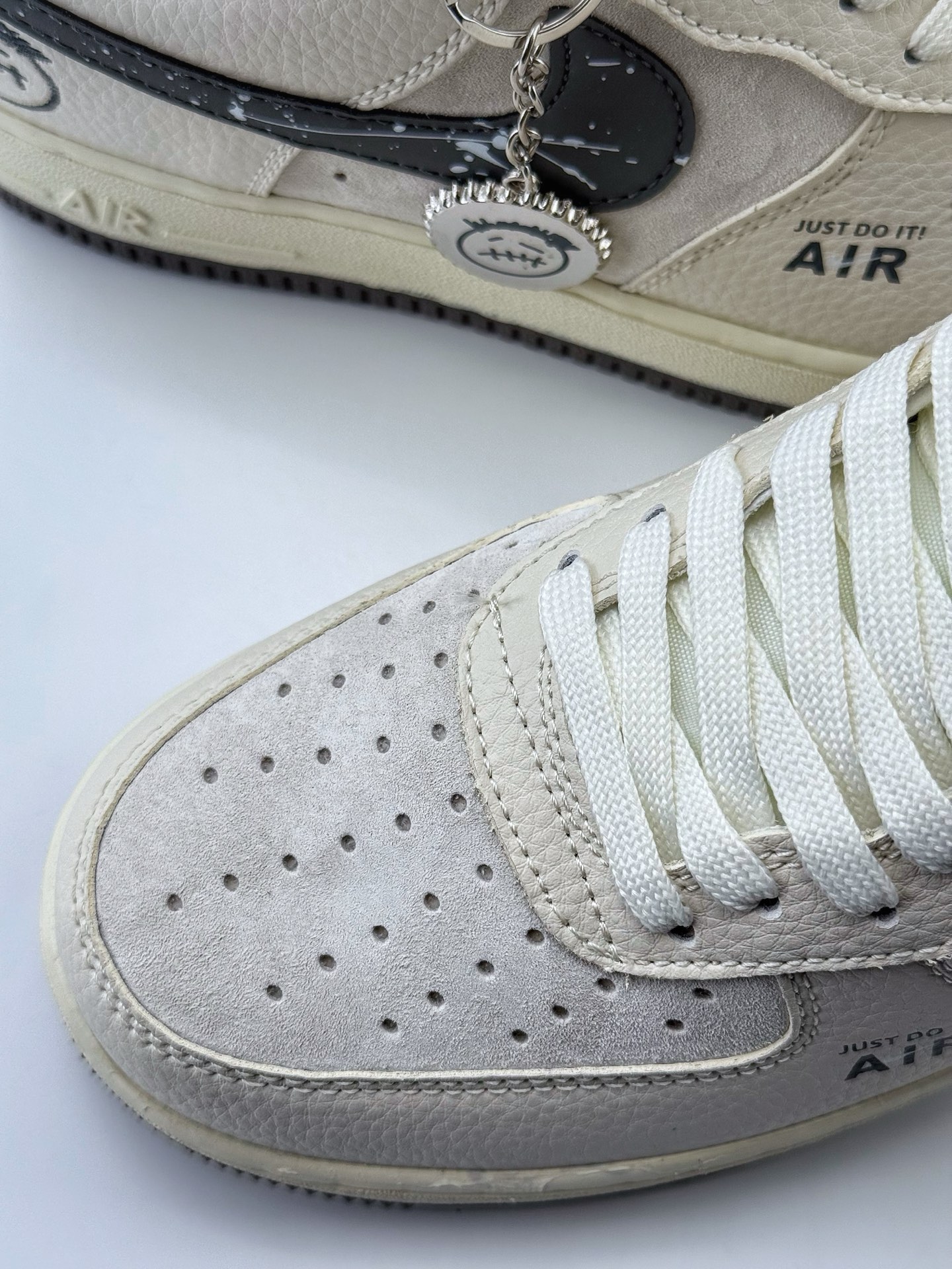 260 Nike Air Force 1 Low 07 x Travis Scott 米灰泼墨钩  DF0188-036