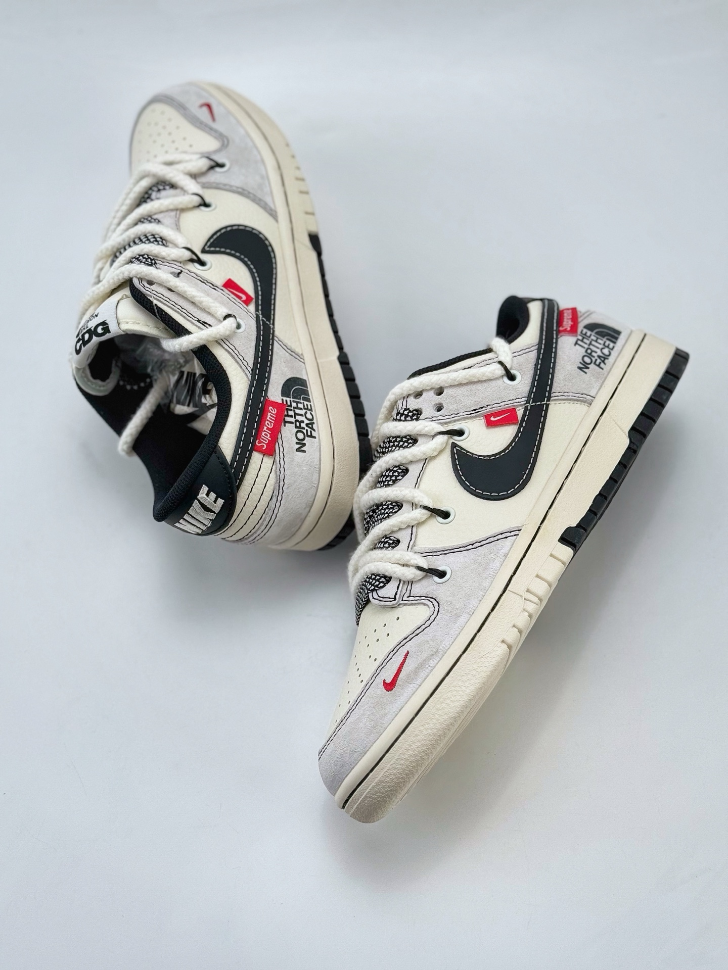 Nike SB Dunk Low x The North Face x Supreme 白黑缝线红小钩绑带 YX5066-231