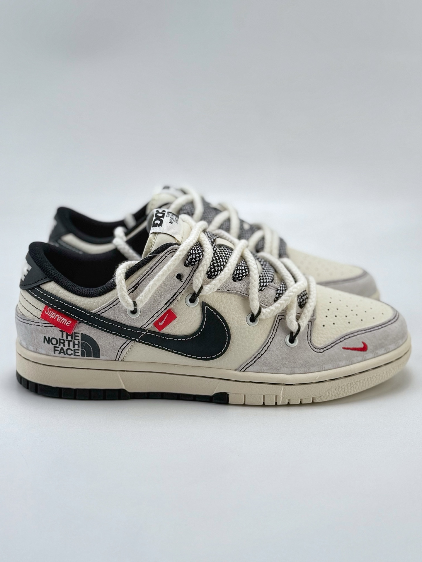 Nike SB Dunk Low x The North Face x Supreme 白黑缝线红小钩绑带 YX5066-231