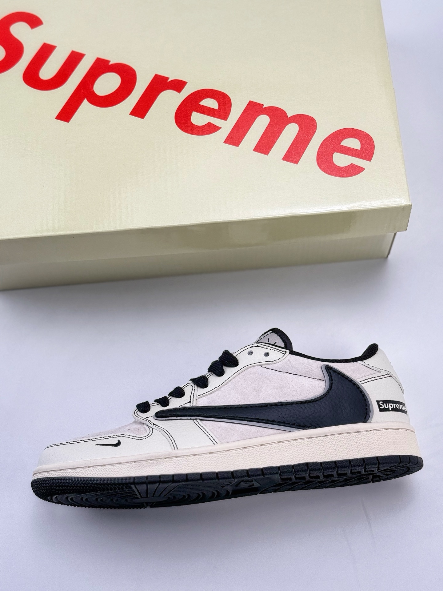 280 Travis Scott x Nike Air Jordan 1 Low x Supreme Air Jordan 1 Low 反转灰黑小钩倒钩 XZ2268-080