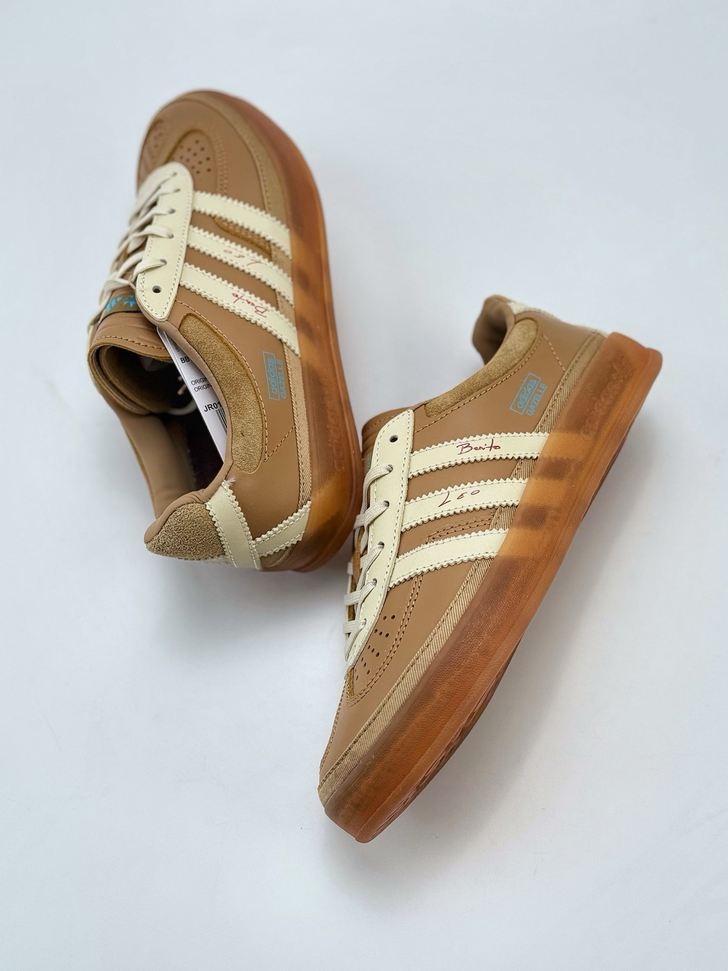 160 adidas Originals Gazelle INdoor x Bad Bunny 坏痞兔棕白 三叶草休闲防滑耐磨低帮板鞋  JR0182