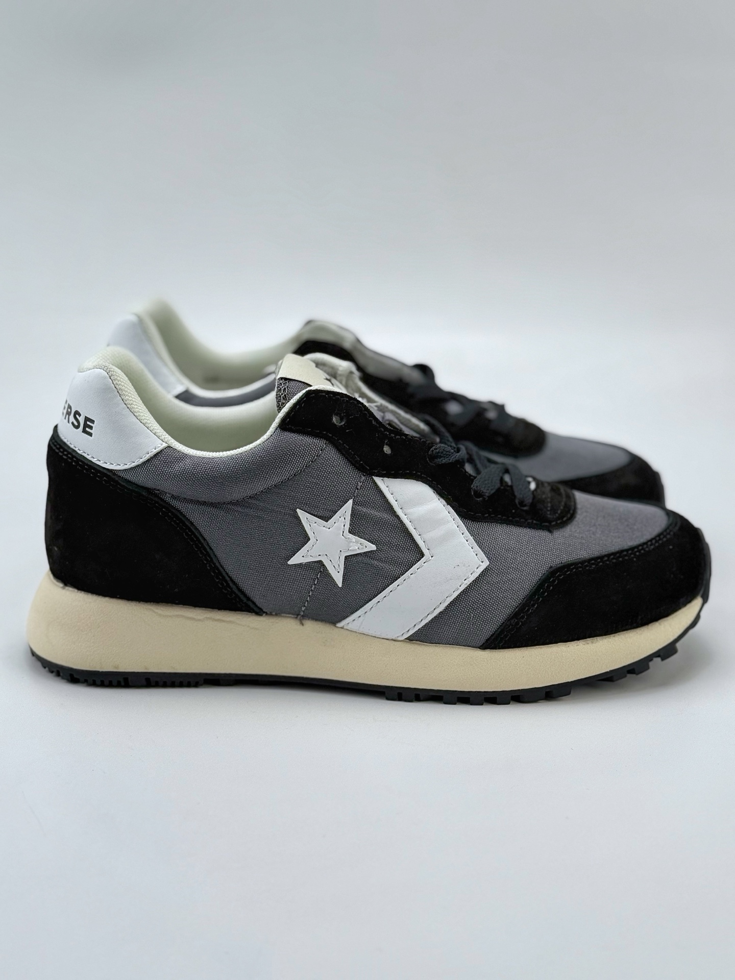 王源同款 全新Converse「学院复古跑鞋」 它的灵感源自 Converse上世纪的经典跑鞋鞋款