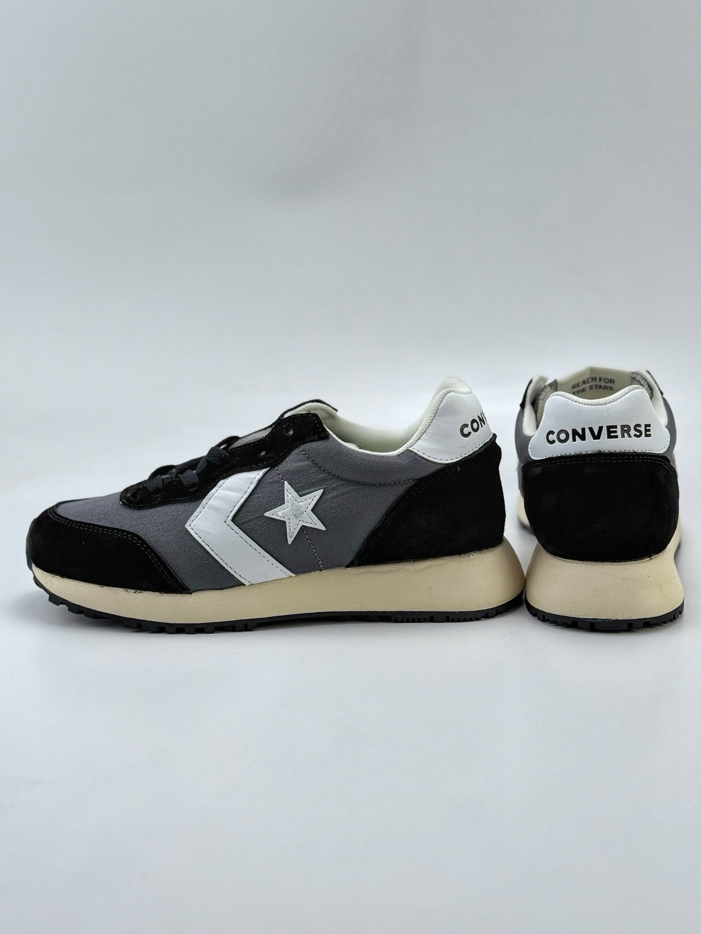 王源同款 全新Converse「学院复古跑鞋」 它的灵感源自 Converse上世纪的经典跑鞋鞋款