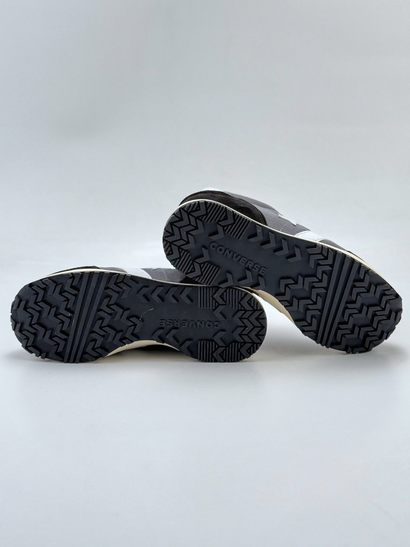 王源同款 全新Converse「学院复古跑鞋」 它的灵感源自 Converse上世纪的经典跑鞋鞋款