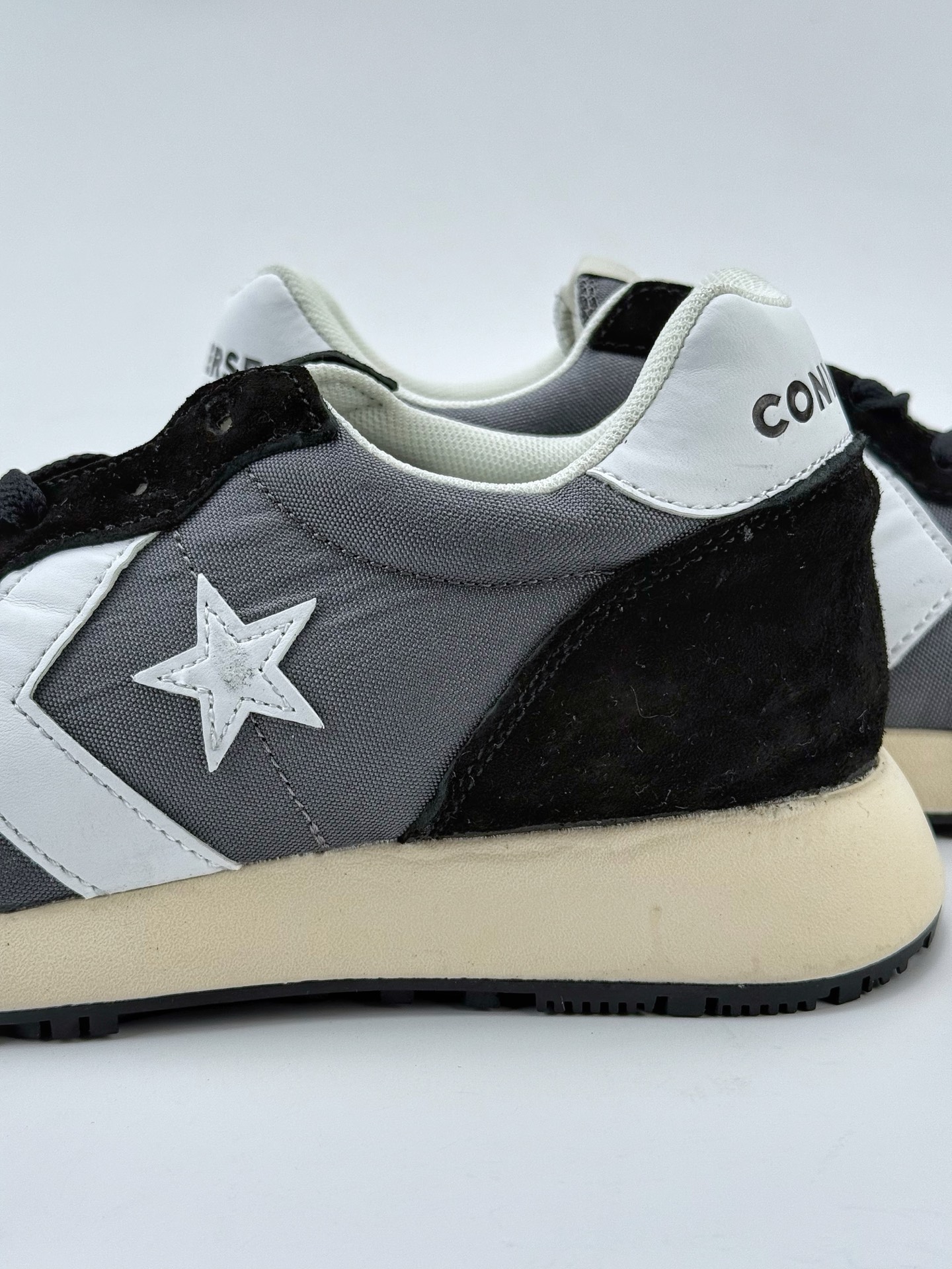 王源同款 全新Converse「学院复古跑鞋」 它的灵感源自 Converse上世纪的经典跑鞋鞋款