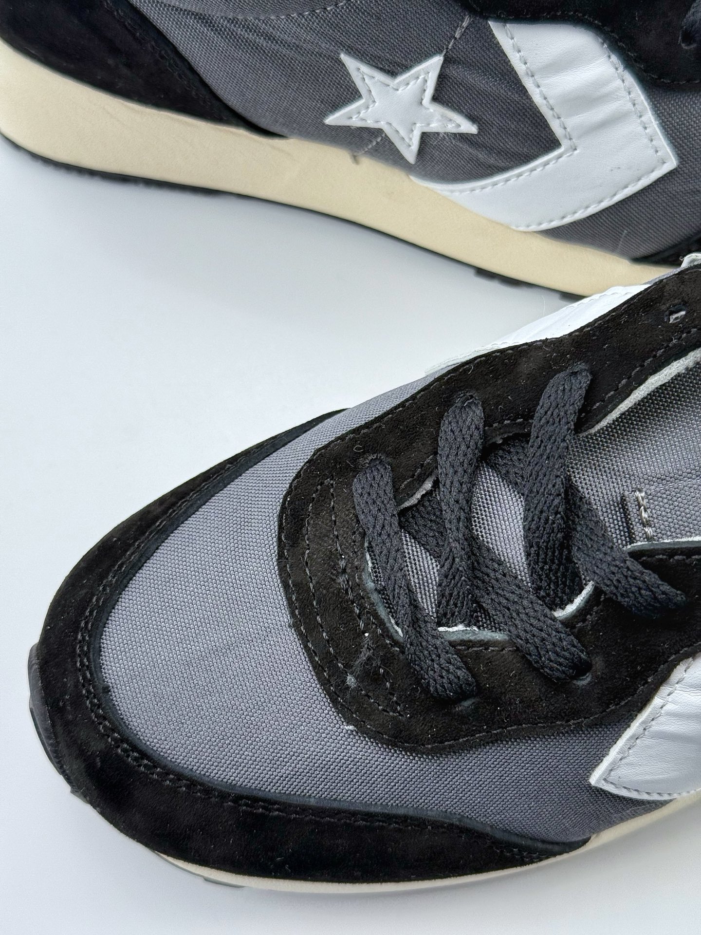 王源同款 全新Converse「学院复古跑鞋」 它的灵感源自 Converse上世纪的经典跑鞋鞋款