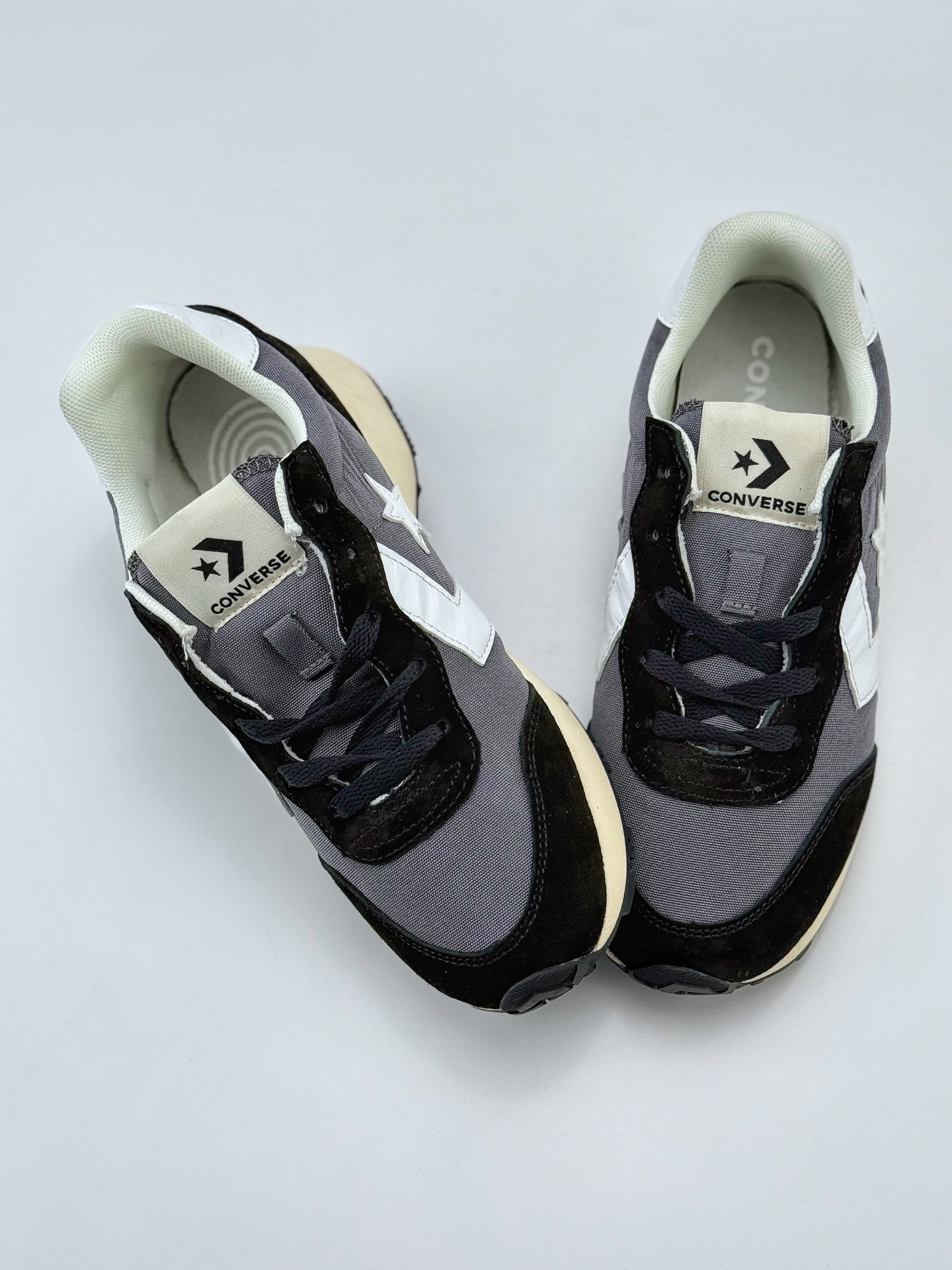 王源同款 全新Converse「学院复古跑鞋」 它的灵感源自 Converse上世纪的经典跑鞋鞋款