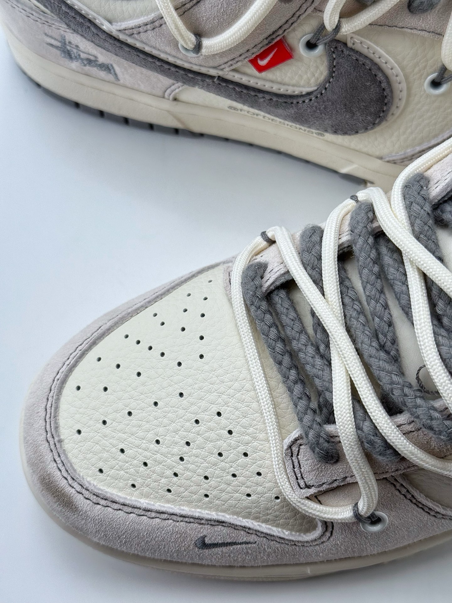 300 Nike SB Dunk Low x Stussy 白灰双钩绑带  YX5066-243