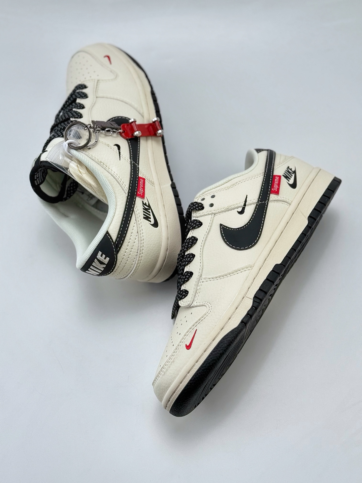 Nike SB Dunk Low x Supreme 白黑双小钩满天星  HH7518-035
