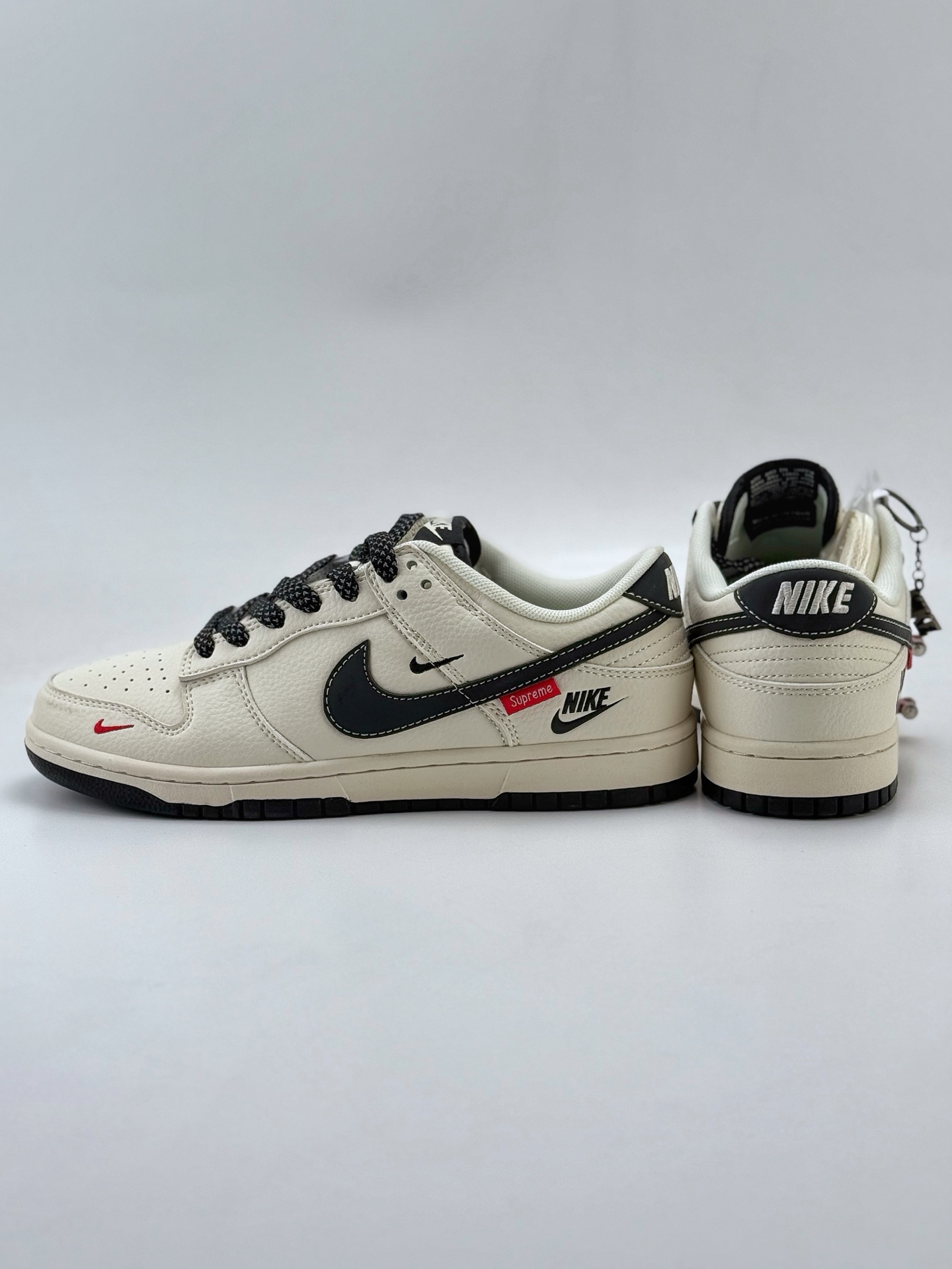Nike SB Dunk Low x Supreme 白黑双小钩满天星  HH7518-035