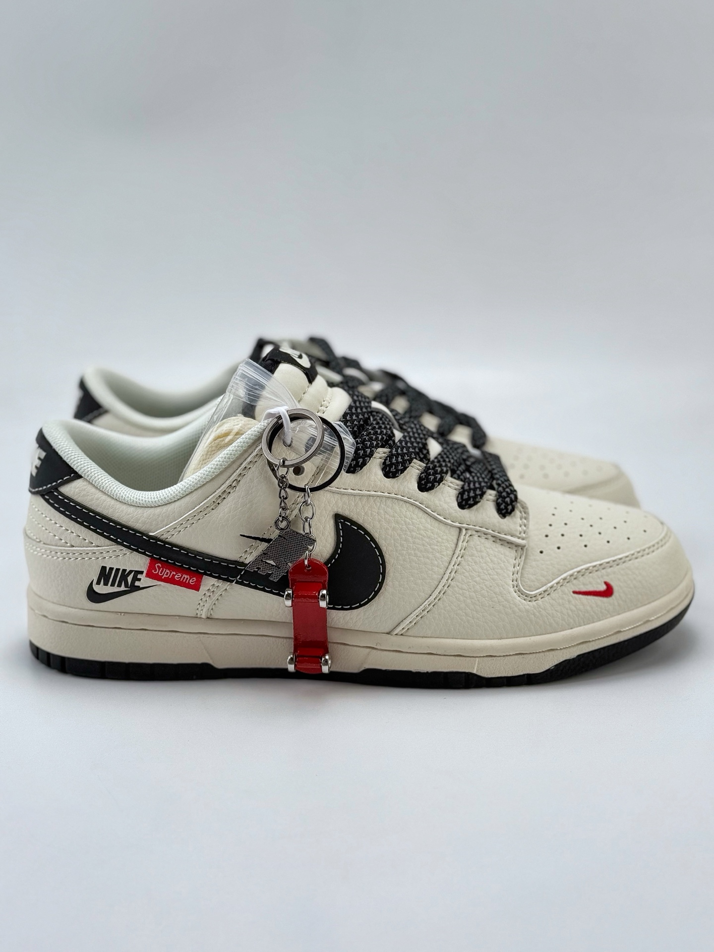 Nike SB Dunk Low x Supreme 白黑双小钩满天星  HH7518-035
