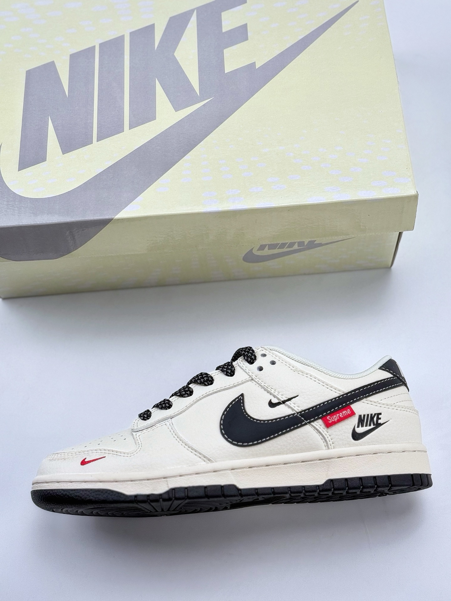 Nike SB Dunk Low x Supreme 白黑双小钩满天星  HH7518-035