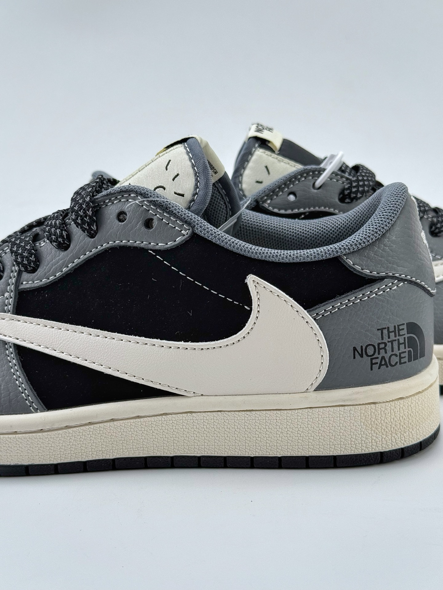 Travis Scott x Nike Air Jordan 1 Low x The North Face Air Jordan 1 Low 反转黑灰白小钩满天星倒钩  XS6089-513