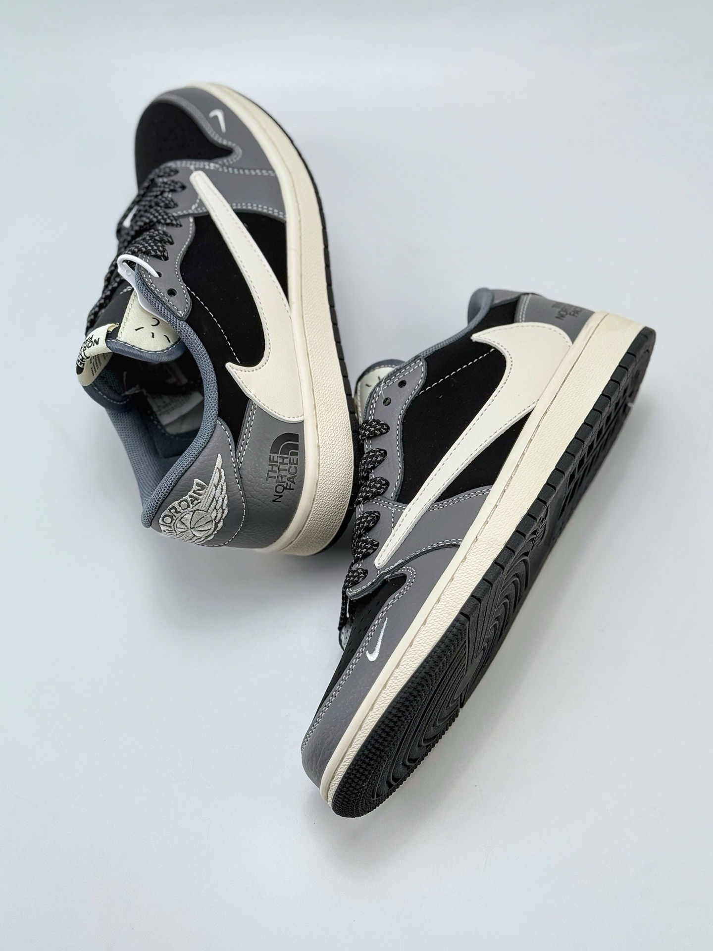 Travis Scott x Nike Air Jordan 1 Low x The North Face Air Jordan 1 Low 反转黑灰白小钩满天星倒钩  XS6089-513