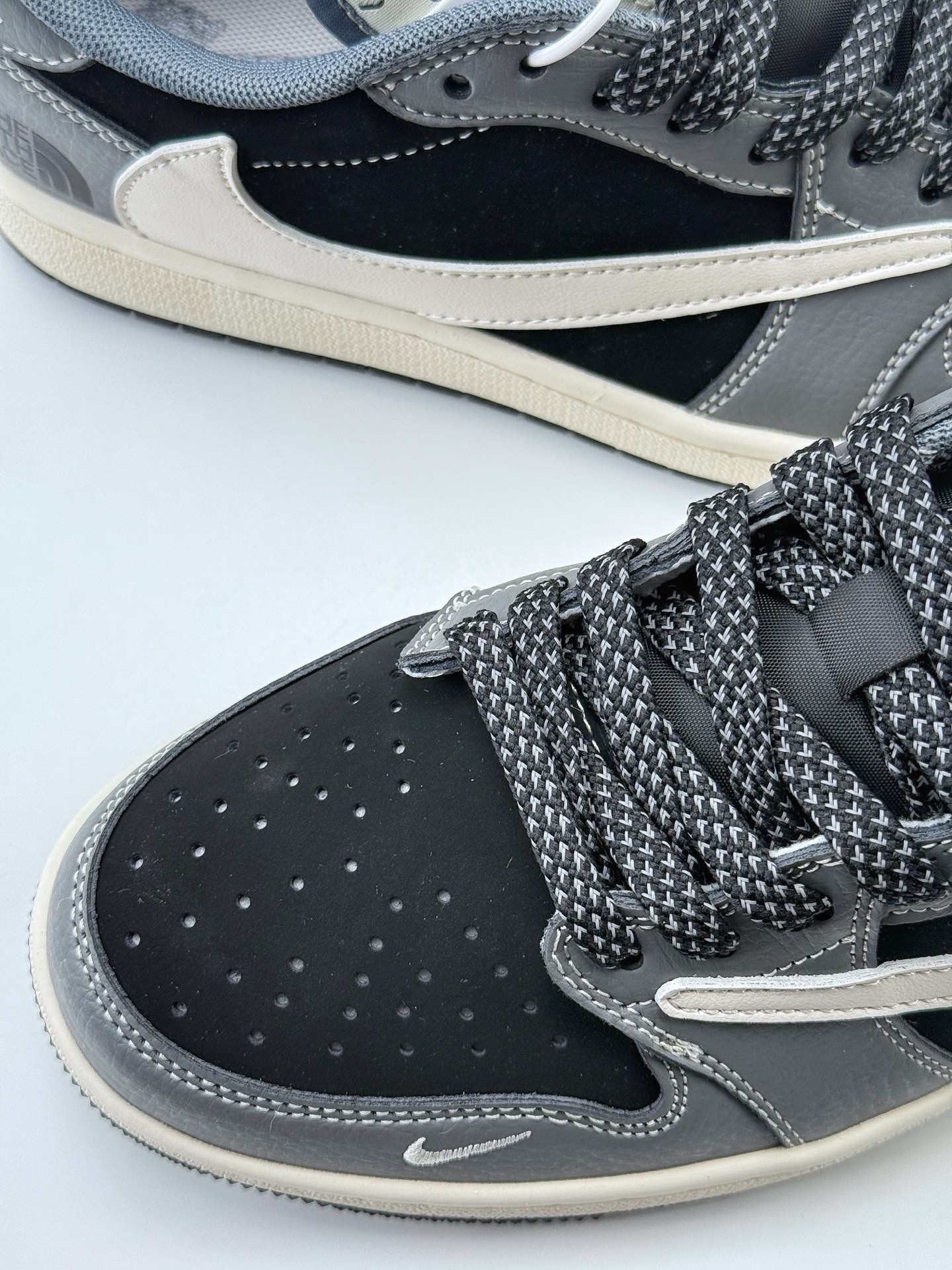 Travis Scott x Nike Air Jordan 1 Low x The North Face Air Jordan 1 Low 反转黑灰白小钩满天星倒钩  XS6089-513