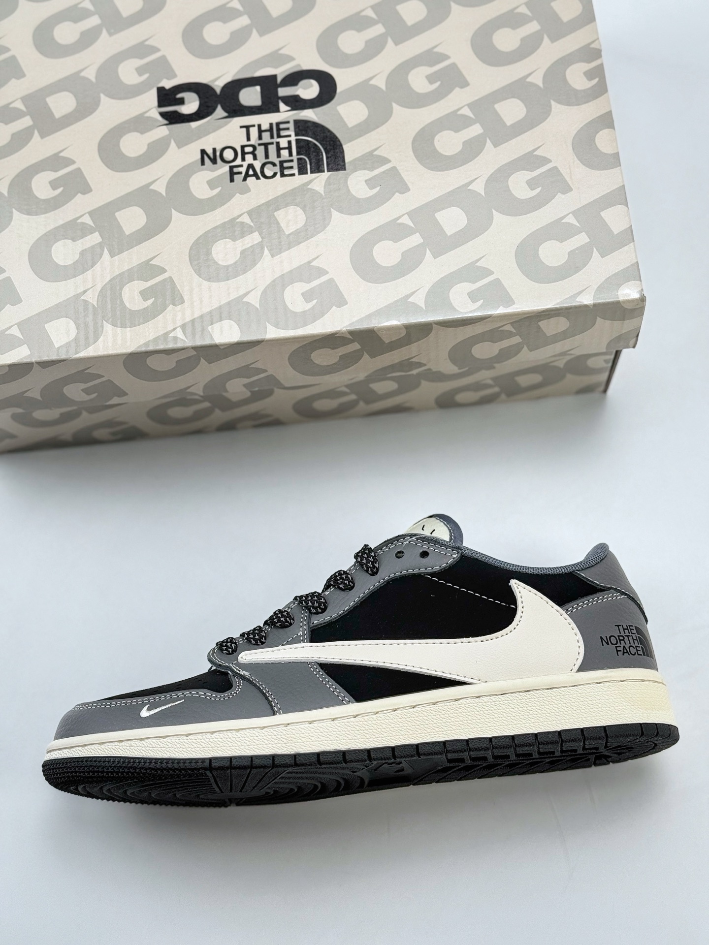 Travis Scott x Nike Air Jordan 1 Low x The North Face Air Jordan 1 Low 反转黑灰白小钩满天星倒钩  XS6089-513