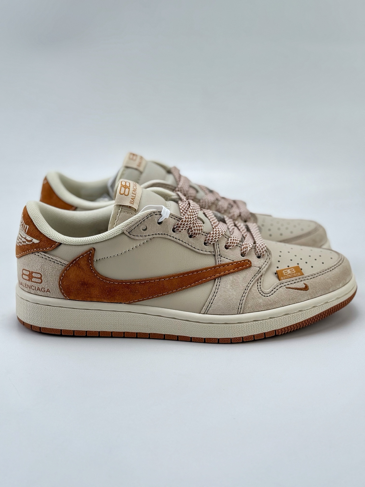 240 Travis Scott x Nike Air Jordan 1 Low x Balenciaga Air Jordan 1 Low 反转白棕小钩满天星倒钩 XS3086-014