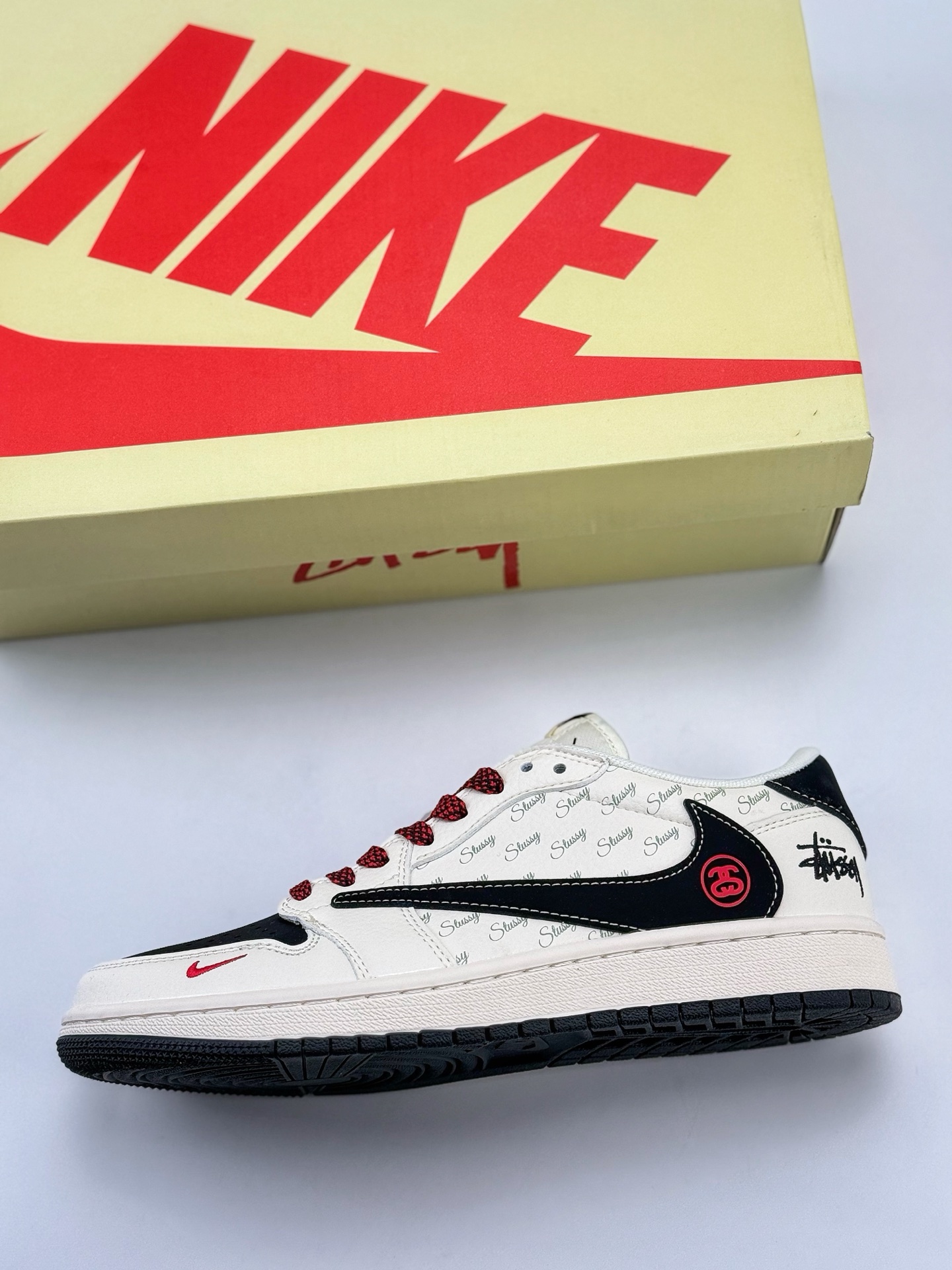 Travis Scott x Nike Air Jordan 1 Low x Stussy Air Jordan 1 Low 反转米黑红小钩满天星倒钩 XS6089-511