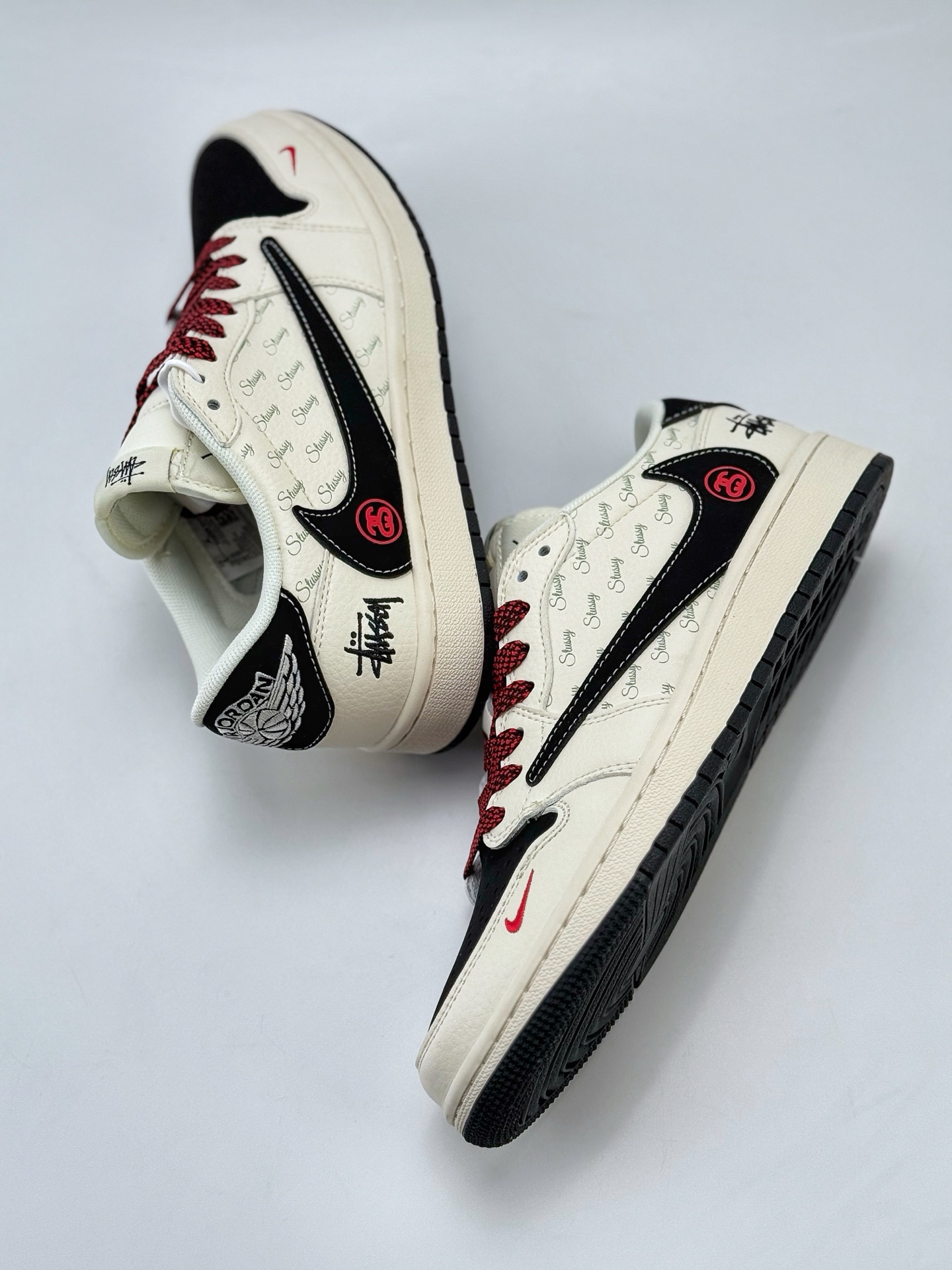 Travis Scott x Nike Air Jordan 1 Low x Stussy Air Jordan 1 Low 反转米黑红小钩满天星倒钩 XS6089-511