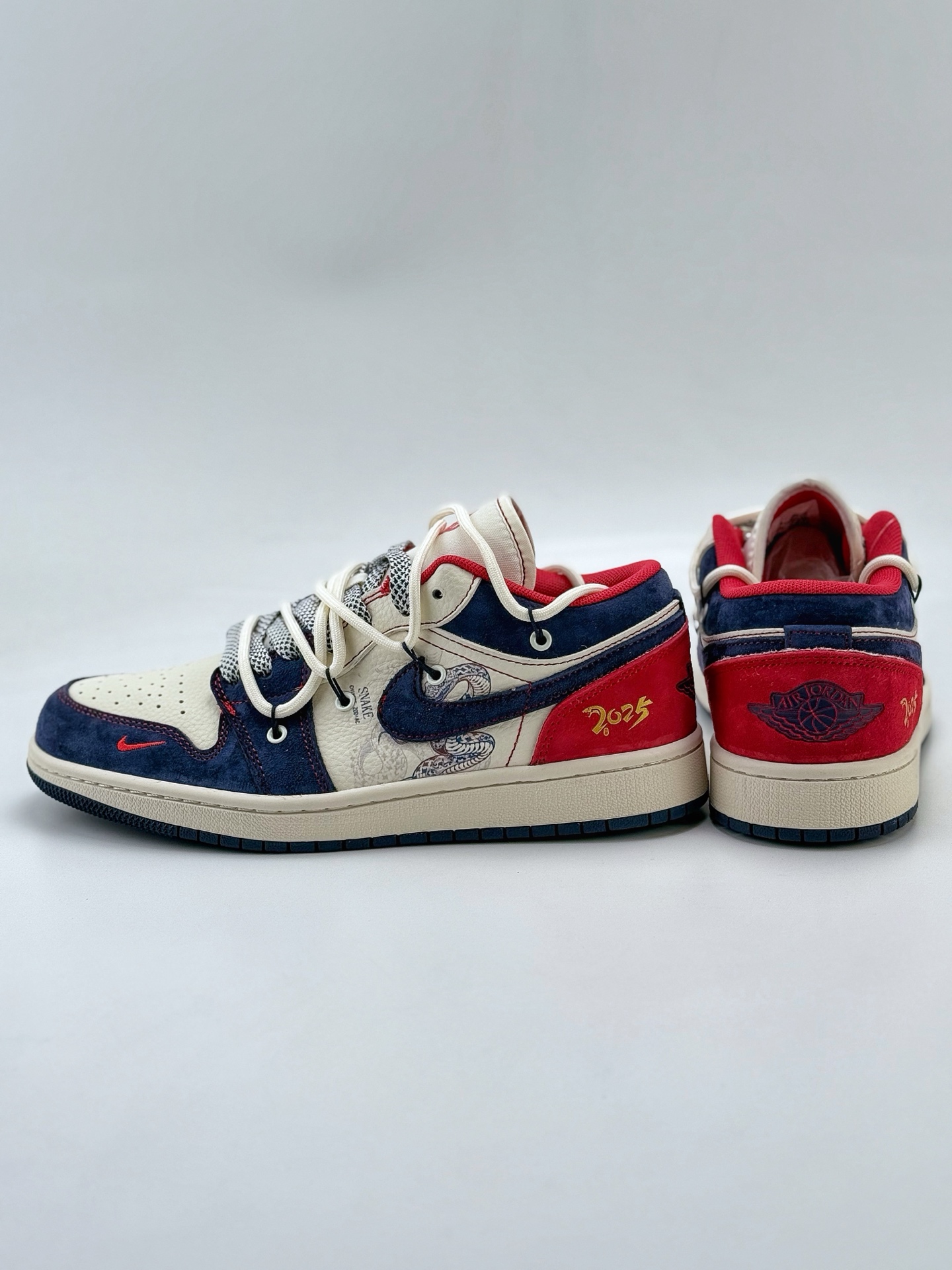 Air Jordan 1 Retro Low 蛇年限定 白蓝红小钩绑带满天星  SJ9950-051
