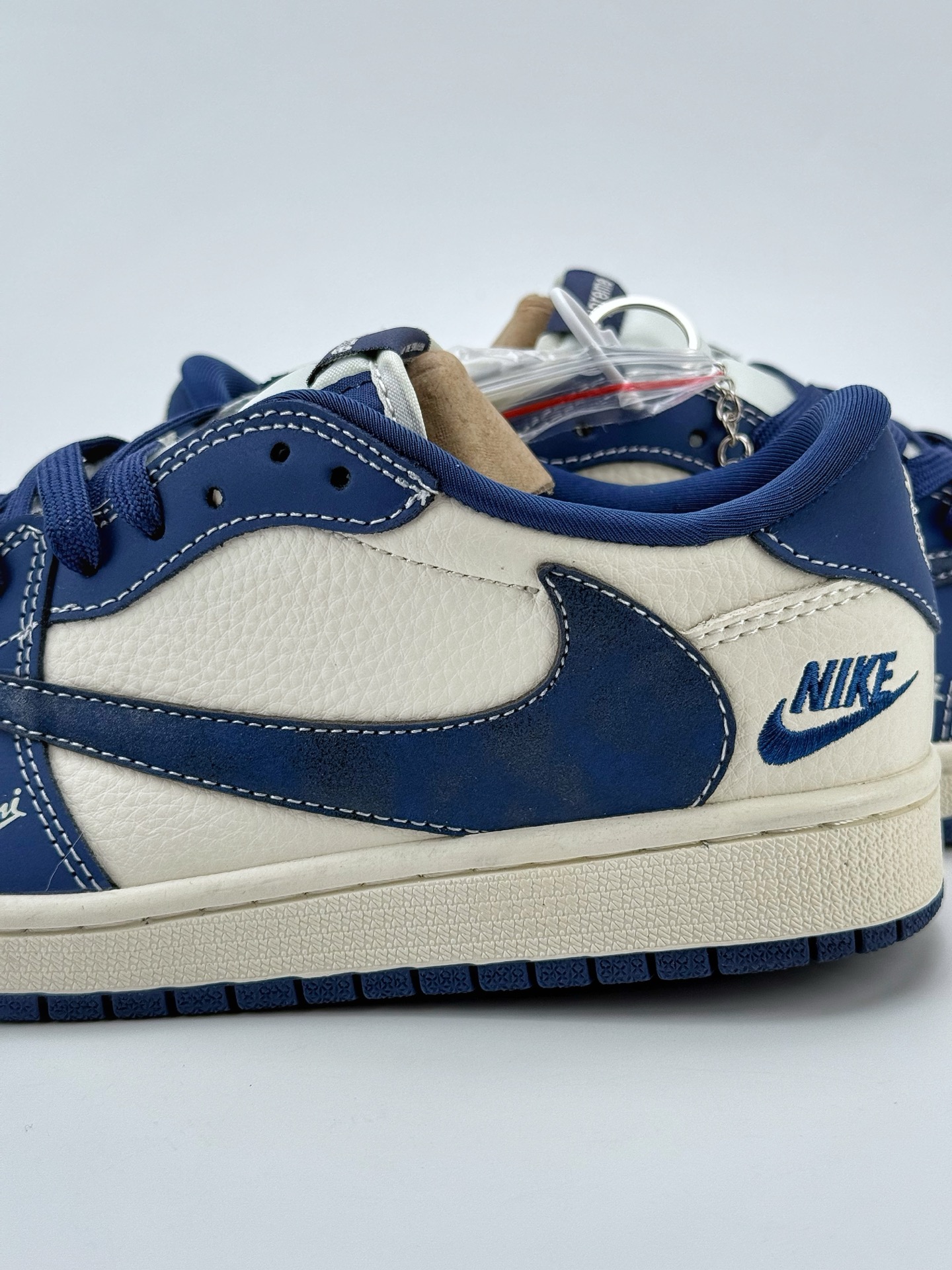 Travis Scott x Nike Air Jordan 1 Low x Supreme Air Jordan 1 Low 反转蓝白小钩倒钩  XS2024-022