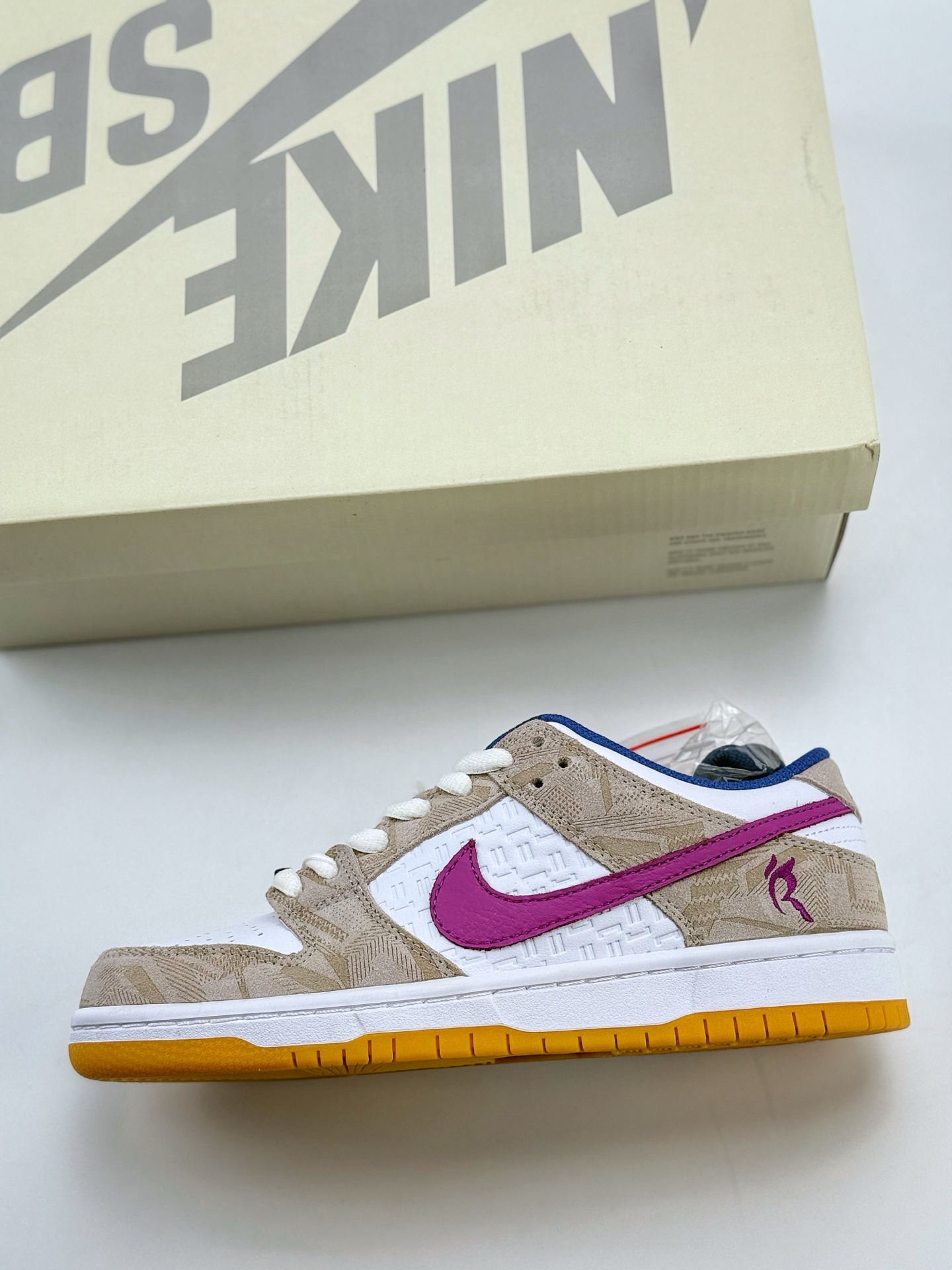 Nike SB Dunk Low x Rayssa Leal ”Pure Platinum and Vivid Purple” 紫白 FZ5251-001