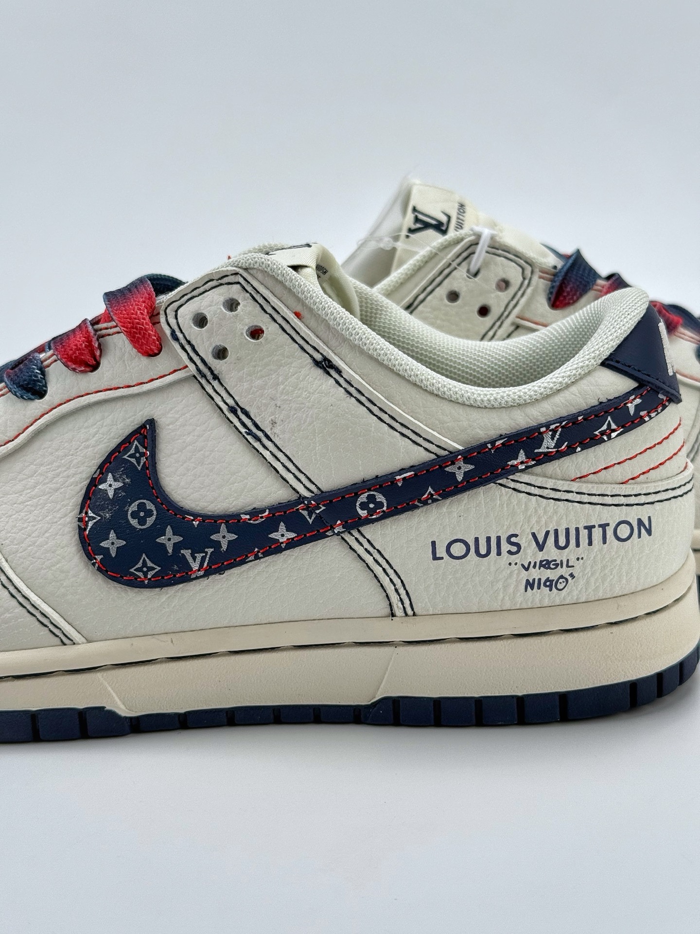 Nike SB Dunk Low x Louis Vuitton 白蓝红双小钩  JY6988-102
