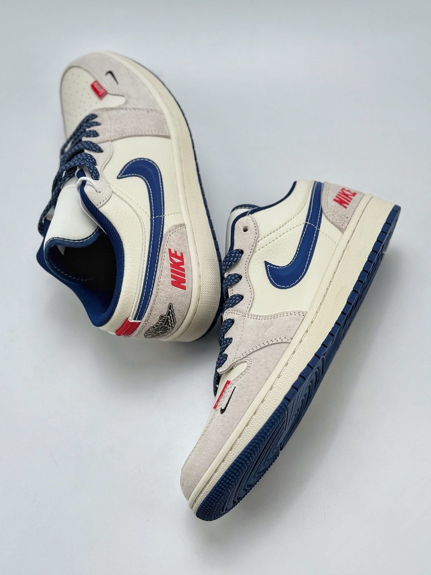 Air Jordan 1 Retro Low x Supreme 白蓝小钩满天星  XS6086-010
