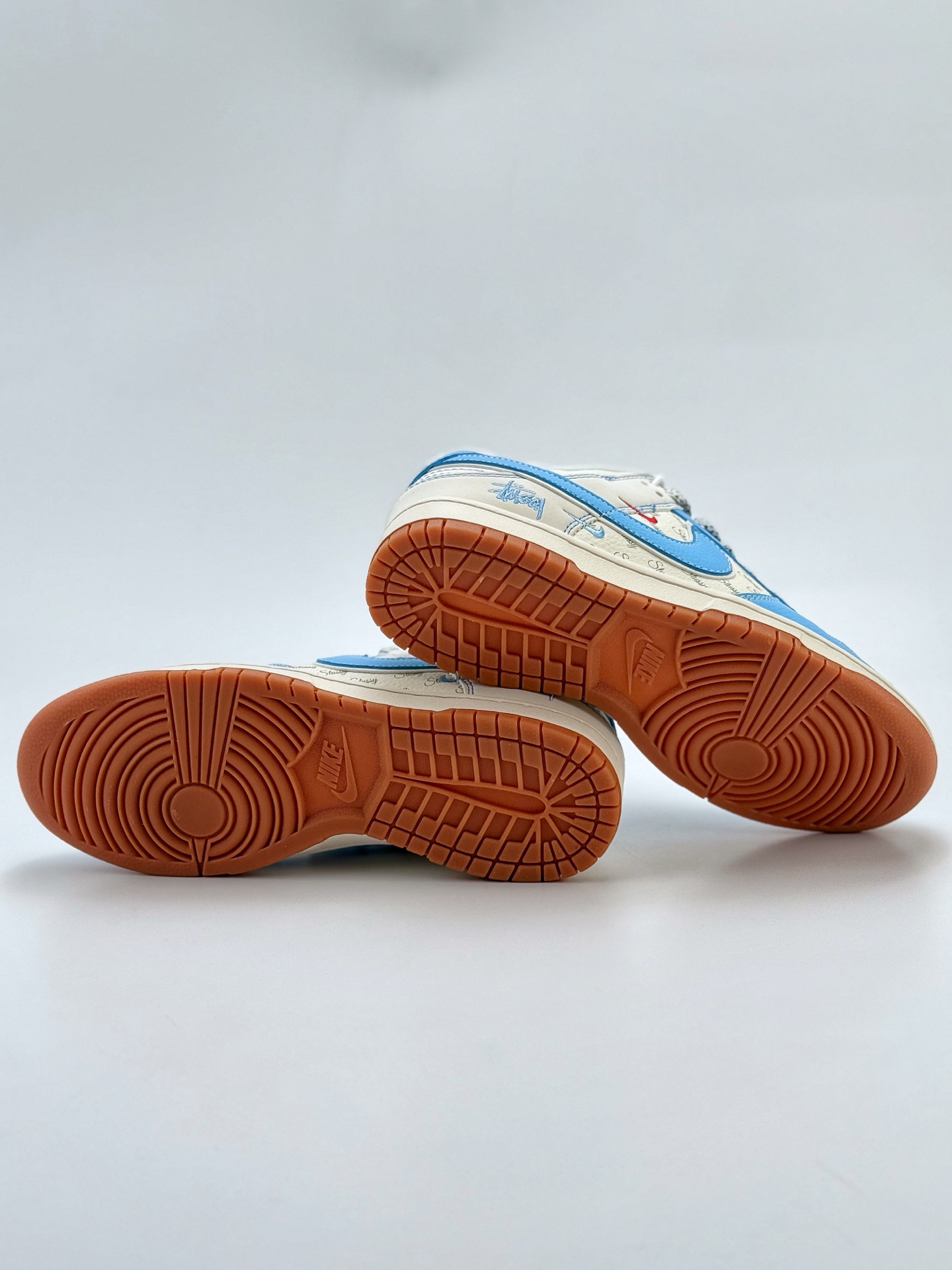 Nike SB Dunk Low x Stussy 白蓝小钩满天星 XS608-530