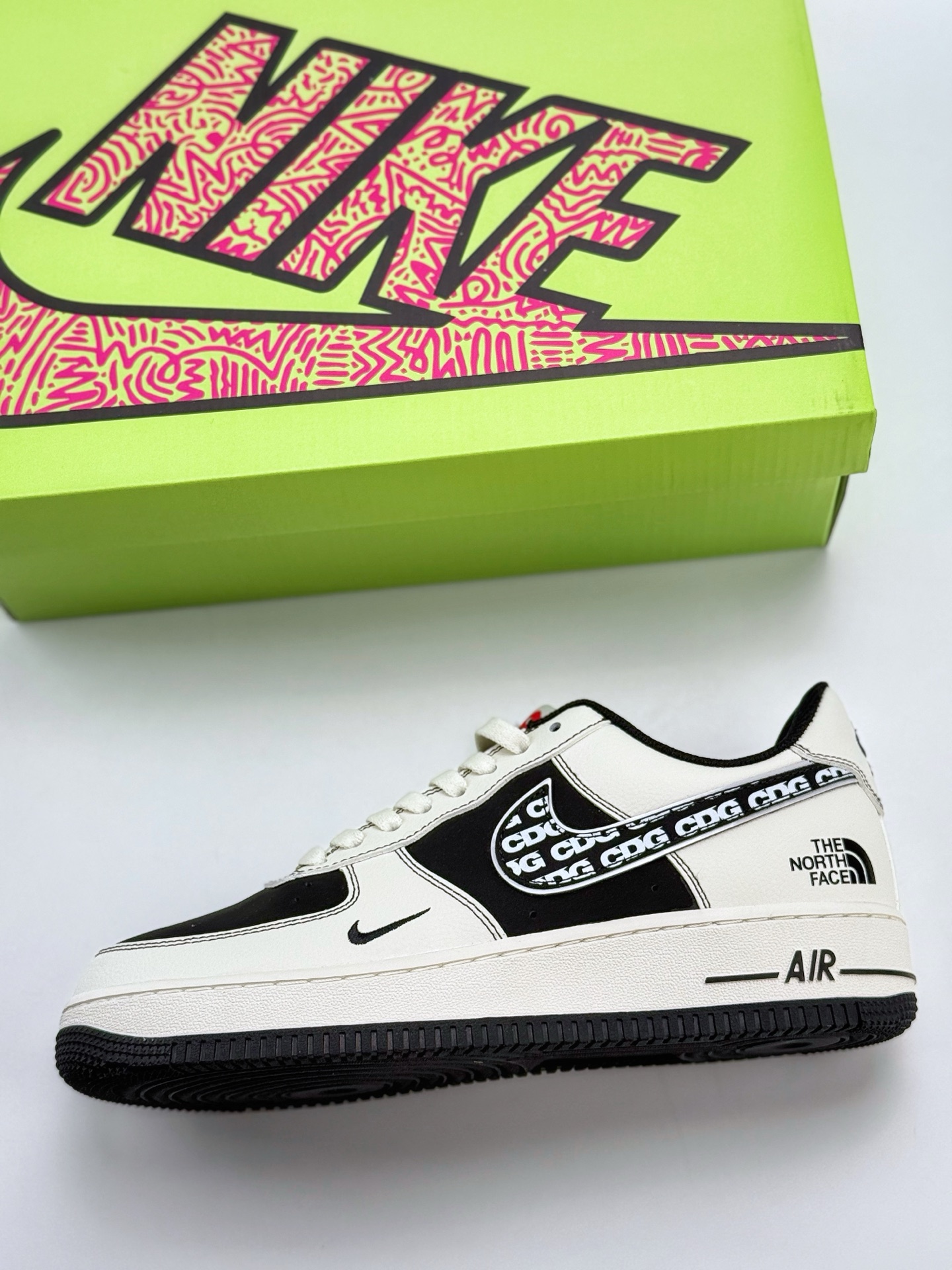 Nike Air Force 1 Low 07 x The North Face 白黑小钩  KY8899-110