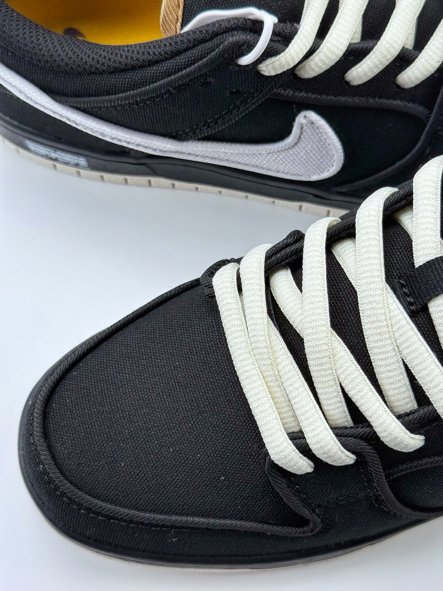 NIKE SB Dunk Low ”white hole 2.0” 黑白  FN5880-001