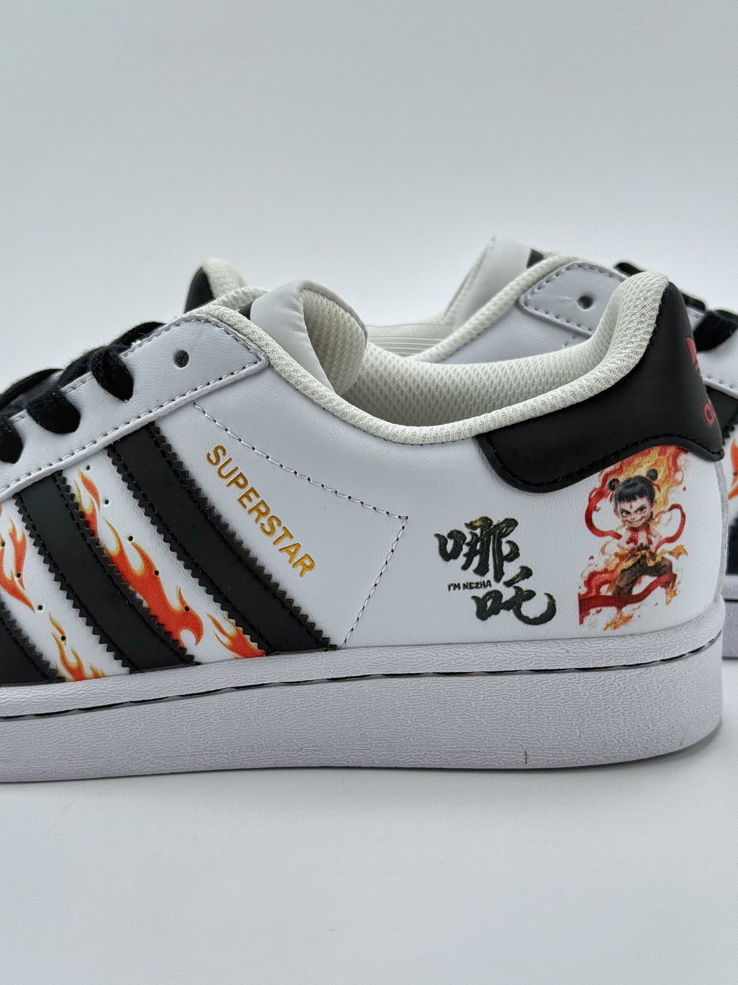 AD Originals Superstar 哪吒 白黑  SD6801CC